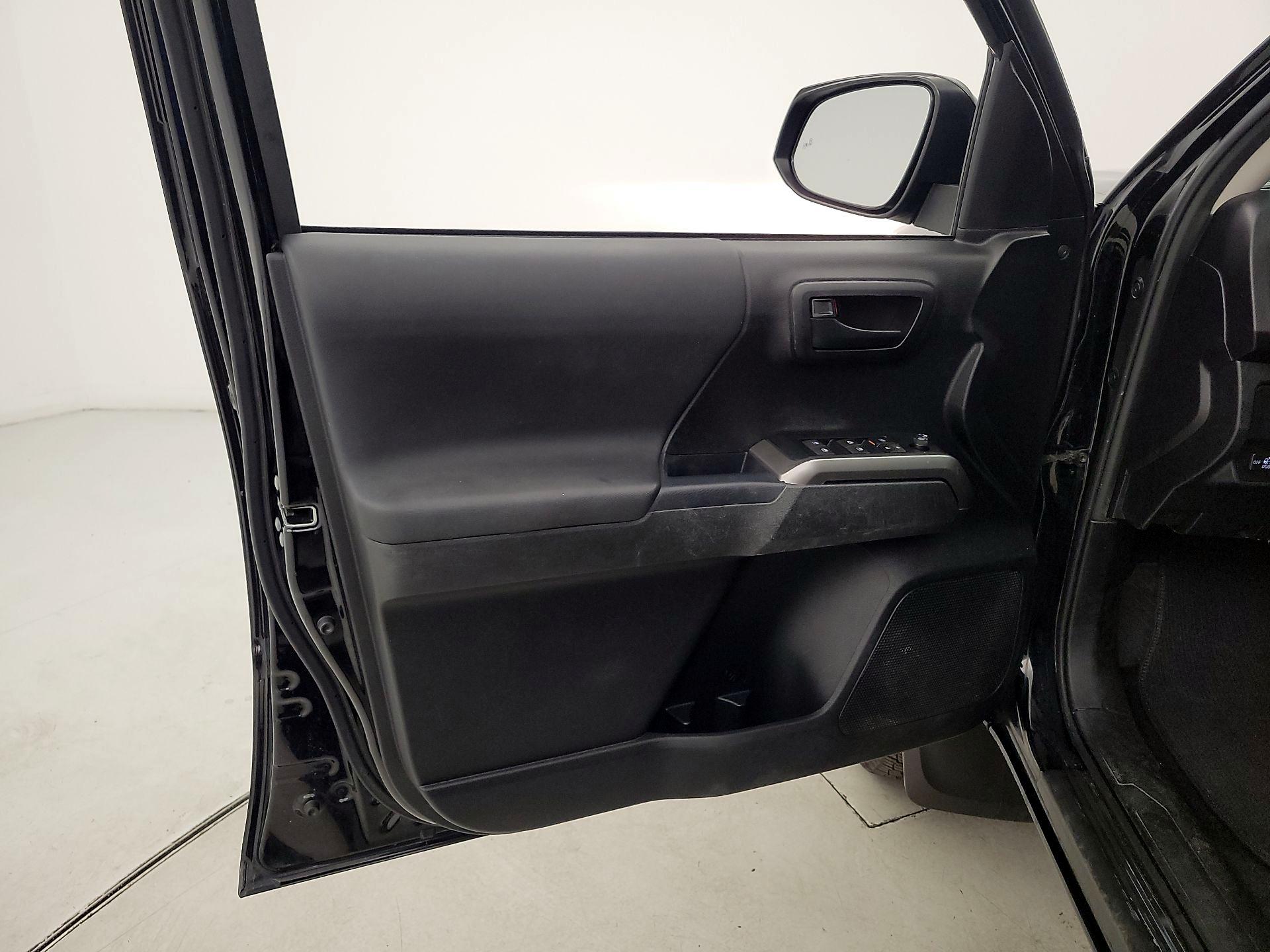 Thumbnail: 2021 Toyota Tacoma - 12