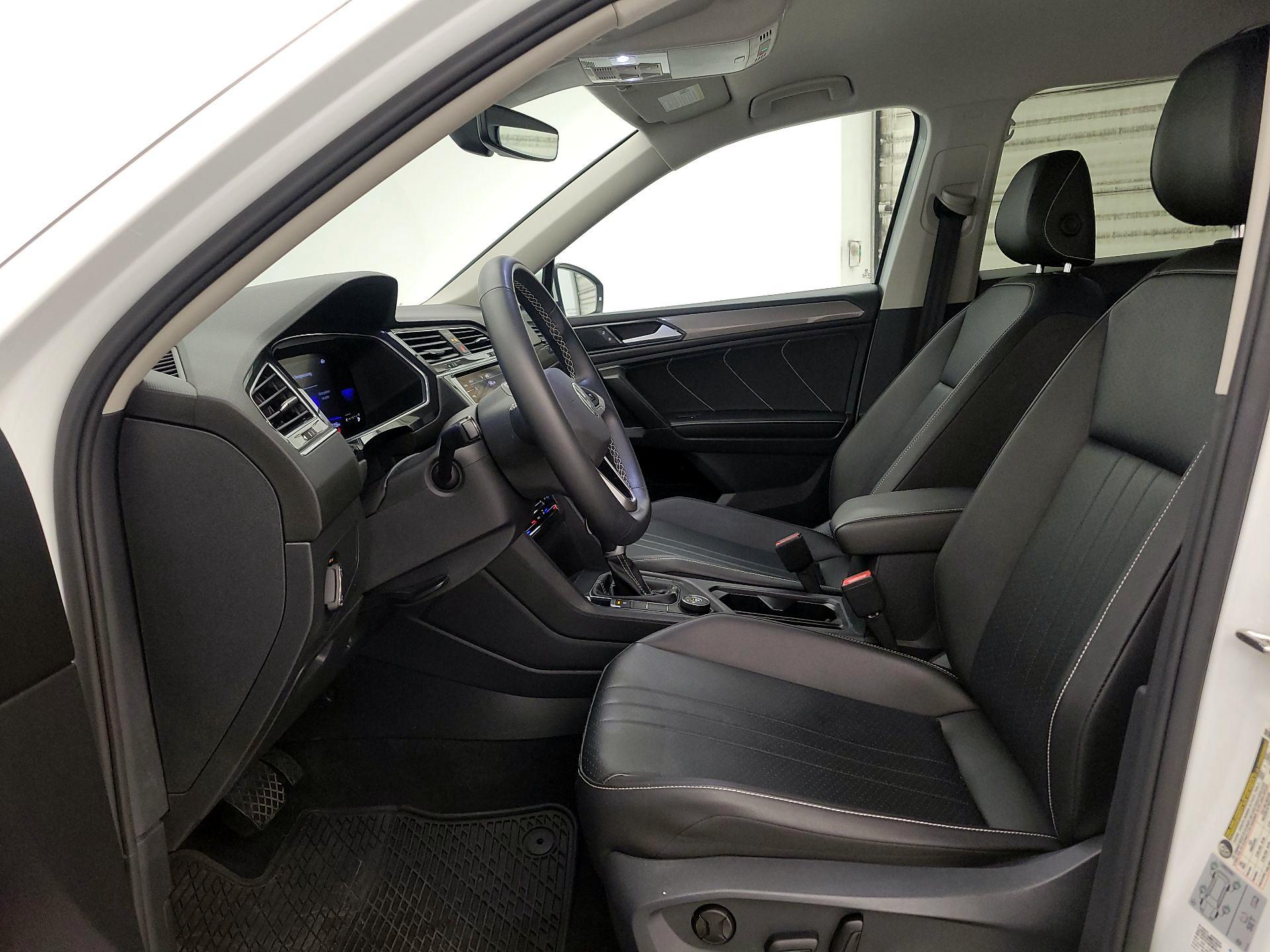 Thumbnail: 2022 Volkswagen Tiguan - 11