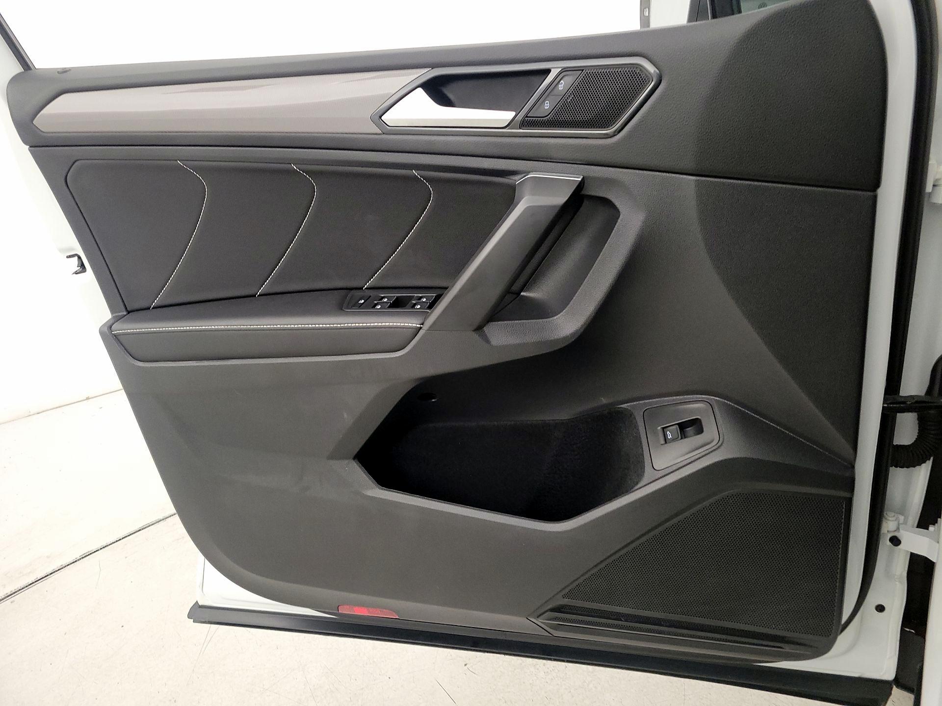 Thumbnail: 2022 Volkswagen Tiguan - 12