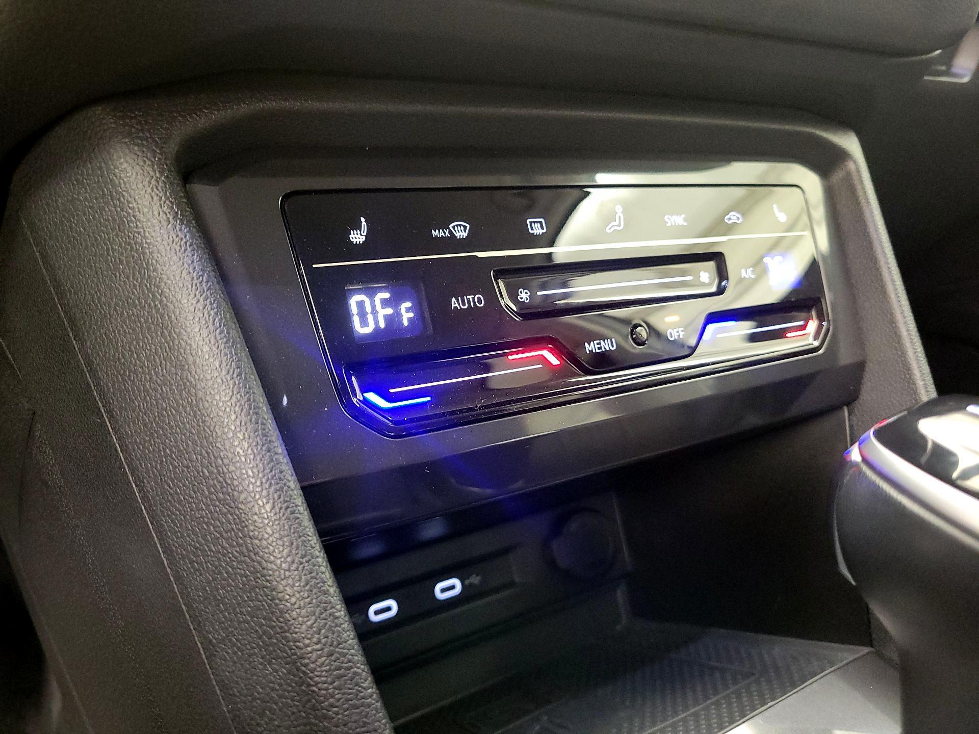 Thumbnail: 2022 Volkswagen Tiguan - 16