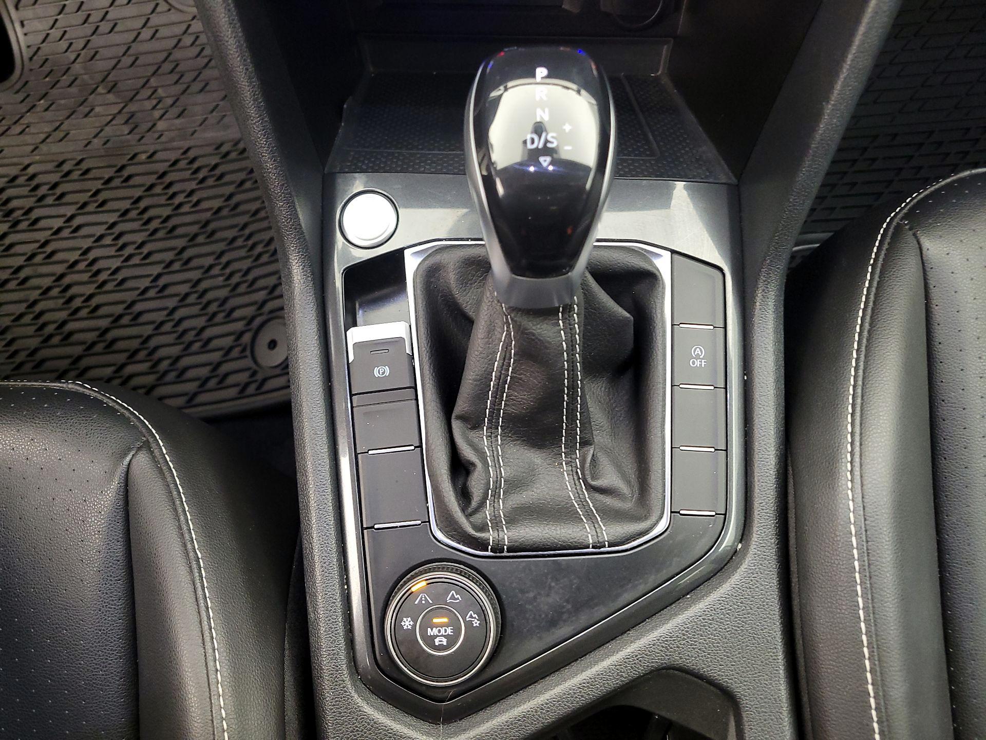 Thumbnail: 2022 Volkswagen Tiguan - 17