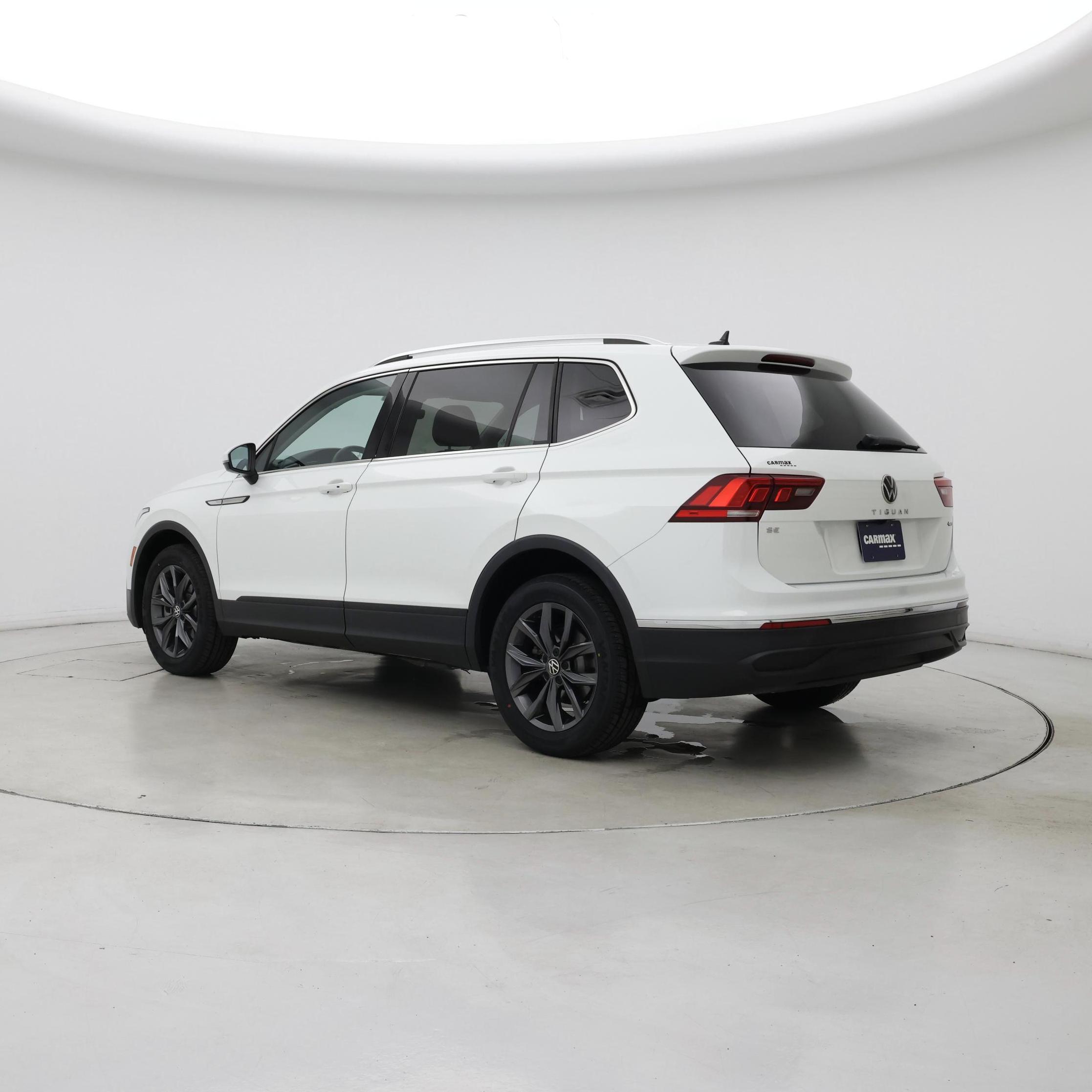 Thumbnail: 2022 Volkswagen Tiguan - 2