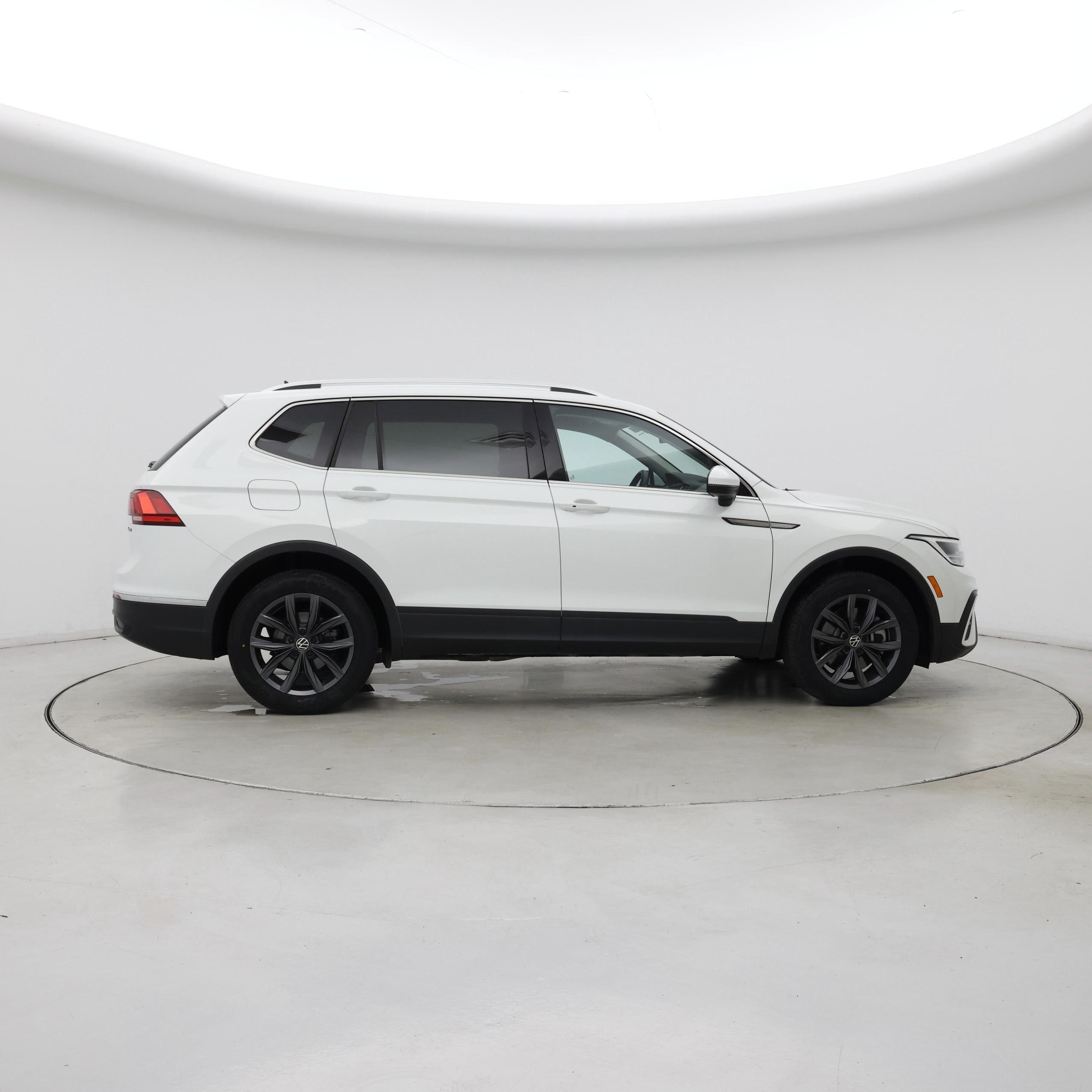 Thumbnail: 2022 Volkswagen Tiguan - 7