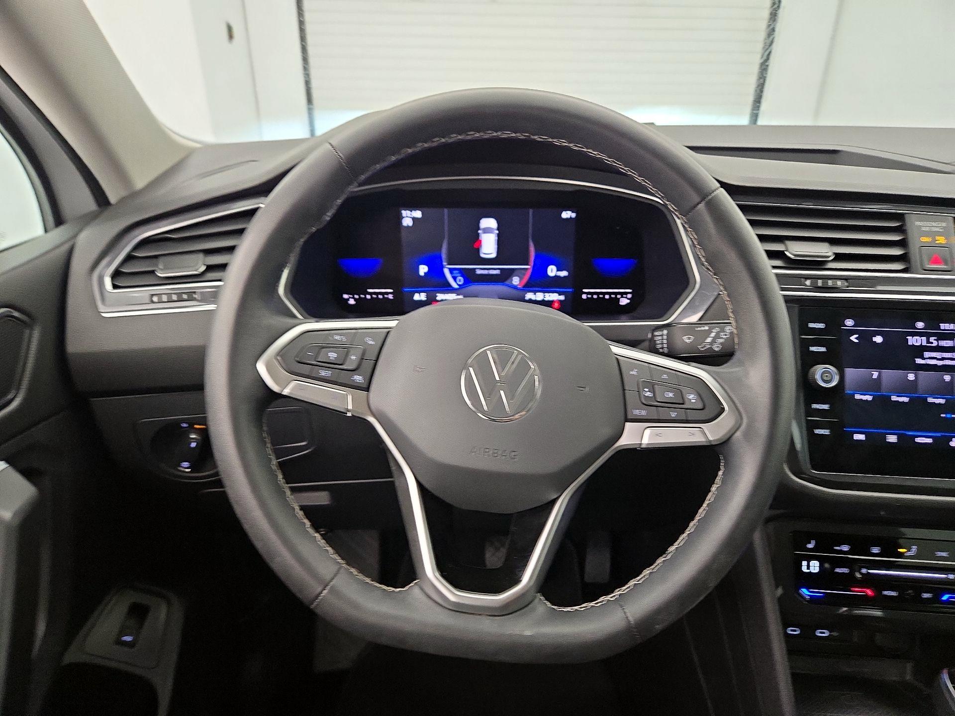 Thumbnail: 2022 Volkswagen Tiguan - 10