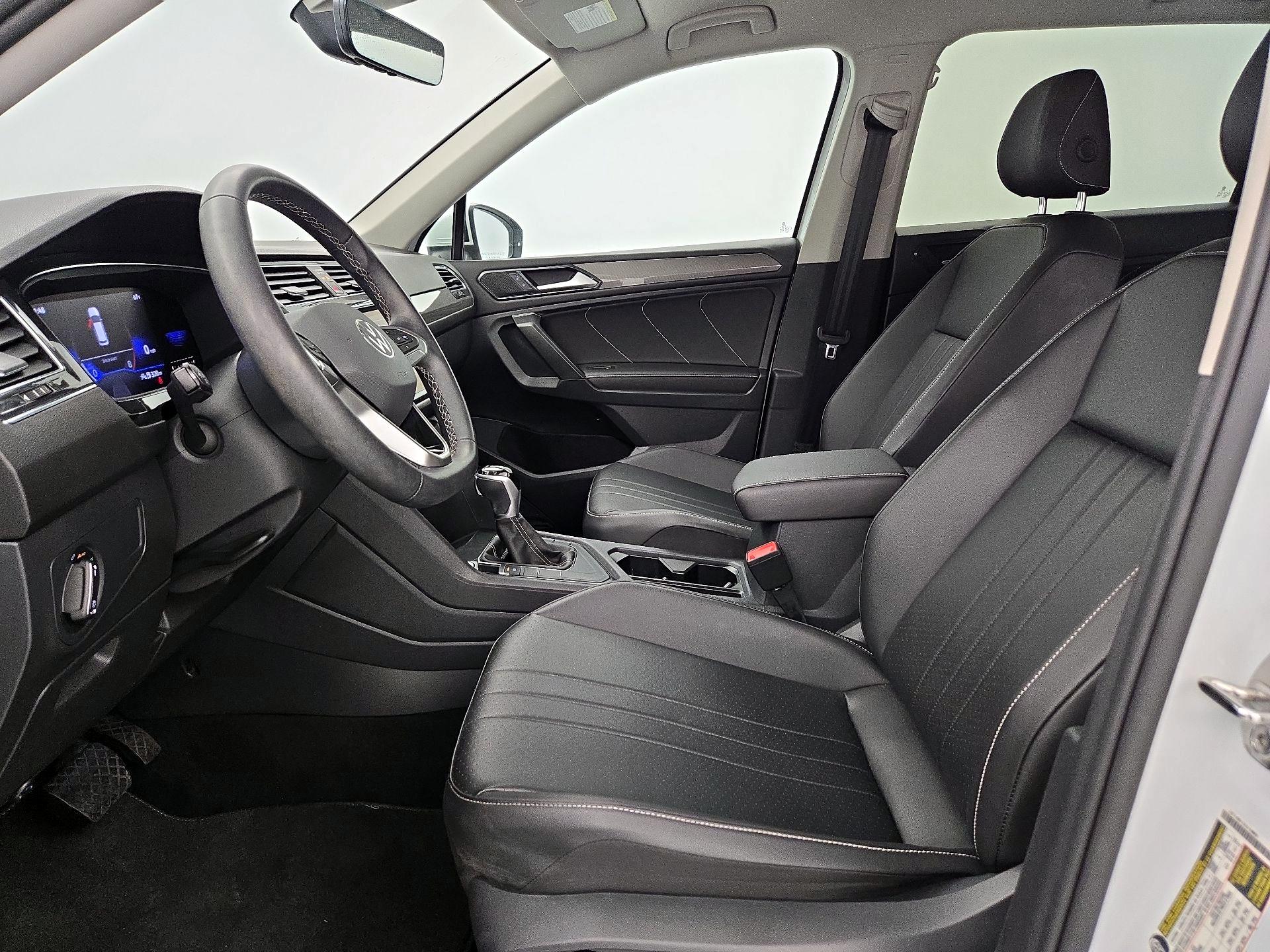 Thumbnail: 2022 Volkswagen Tiguan - 11