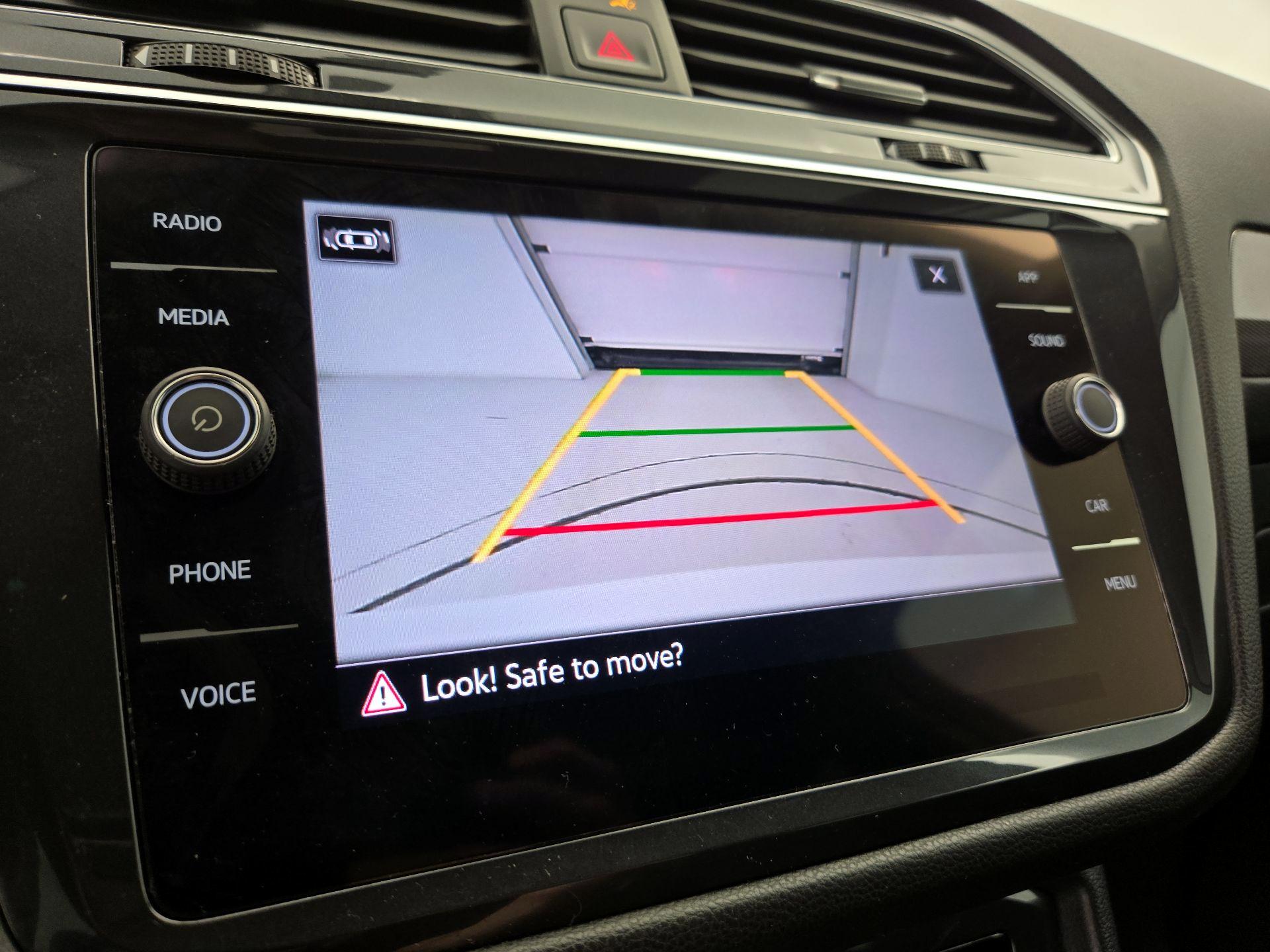 Thumbnail: 2022 Volkswagen Tiguan - 14