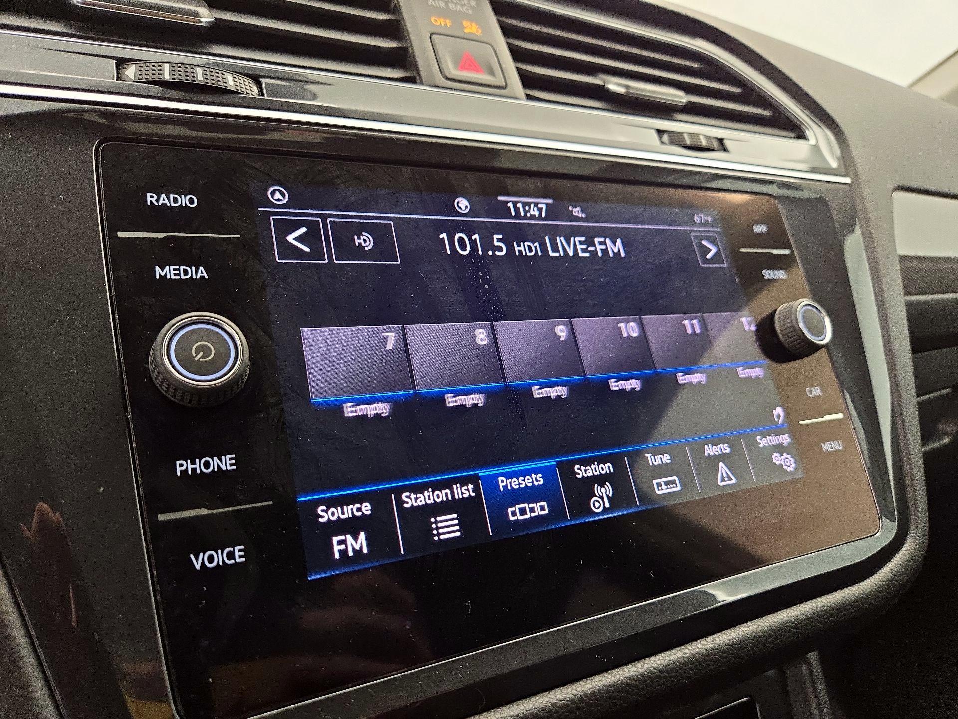 Thumbnail: 2022 Volkswagen Tiguan - 15