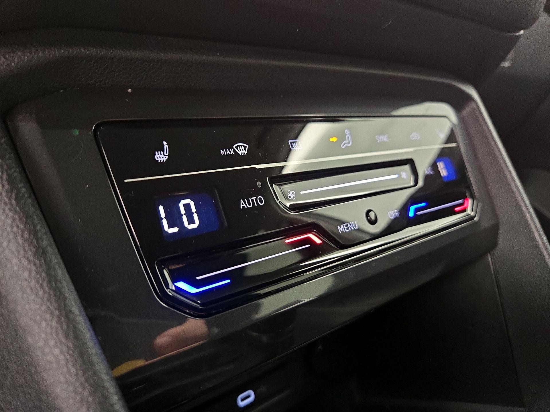 Thumbnail: 2022 Volkswagen Tiguan - 16