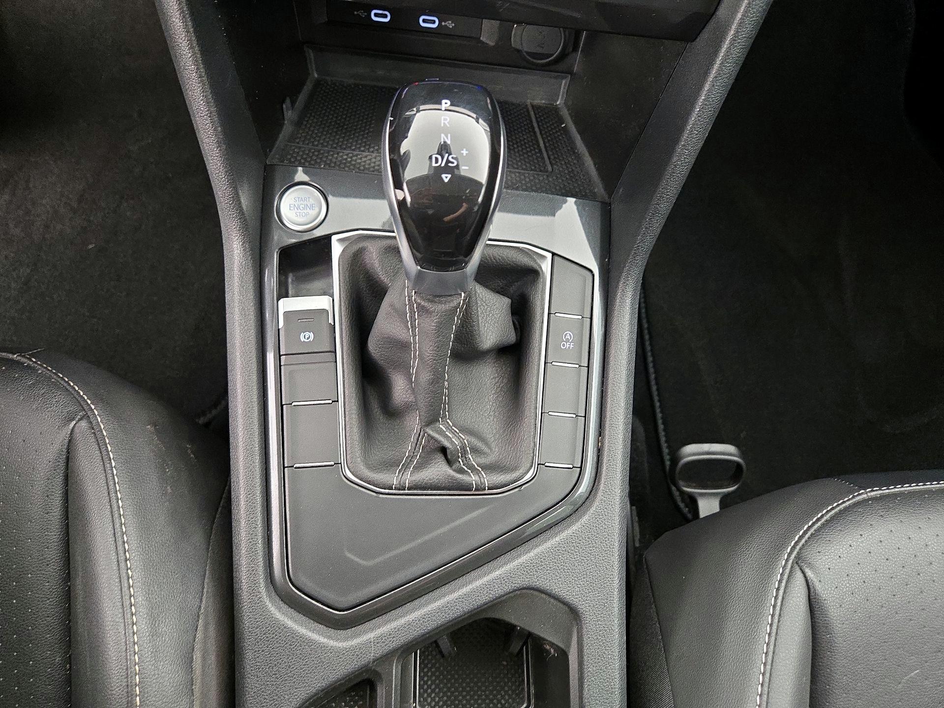 Thumbnail: 2022 Volkswagen Tiguan - 17