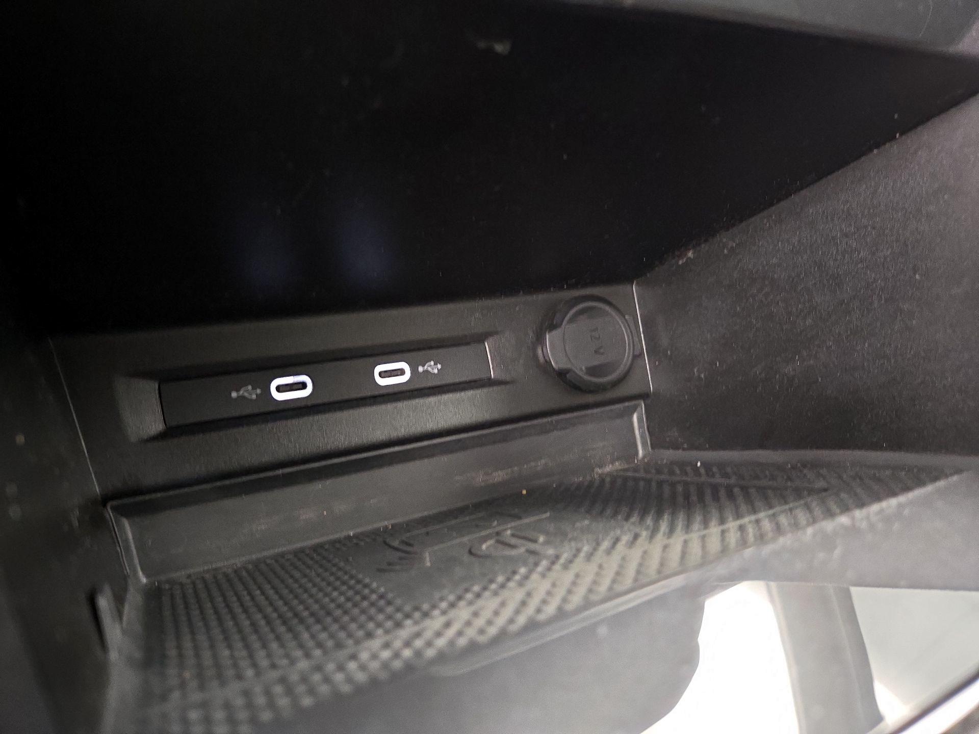 Thumbnail: 2022 Volkswagen Tiguan - 18