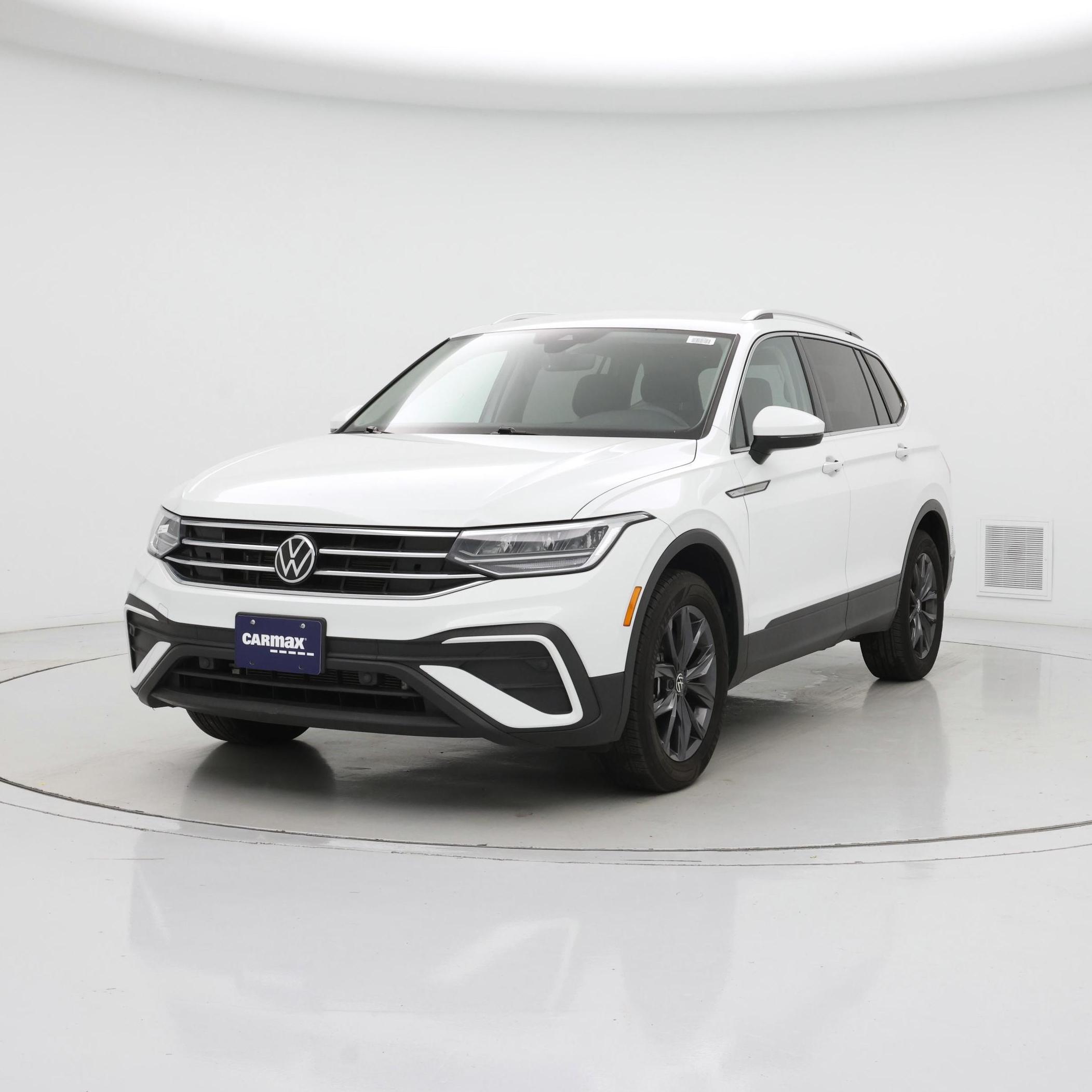 Thumbnail: 2022 Volkswagen Tiguan - 4