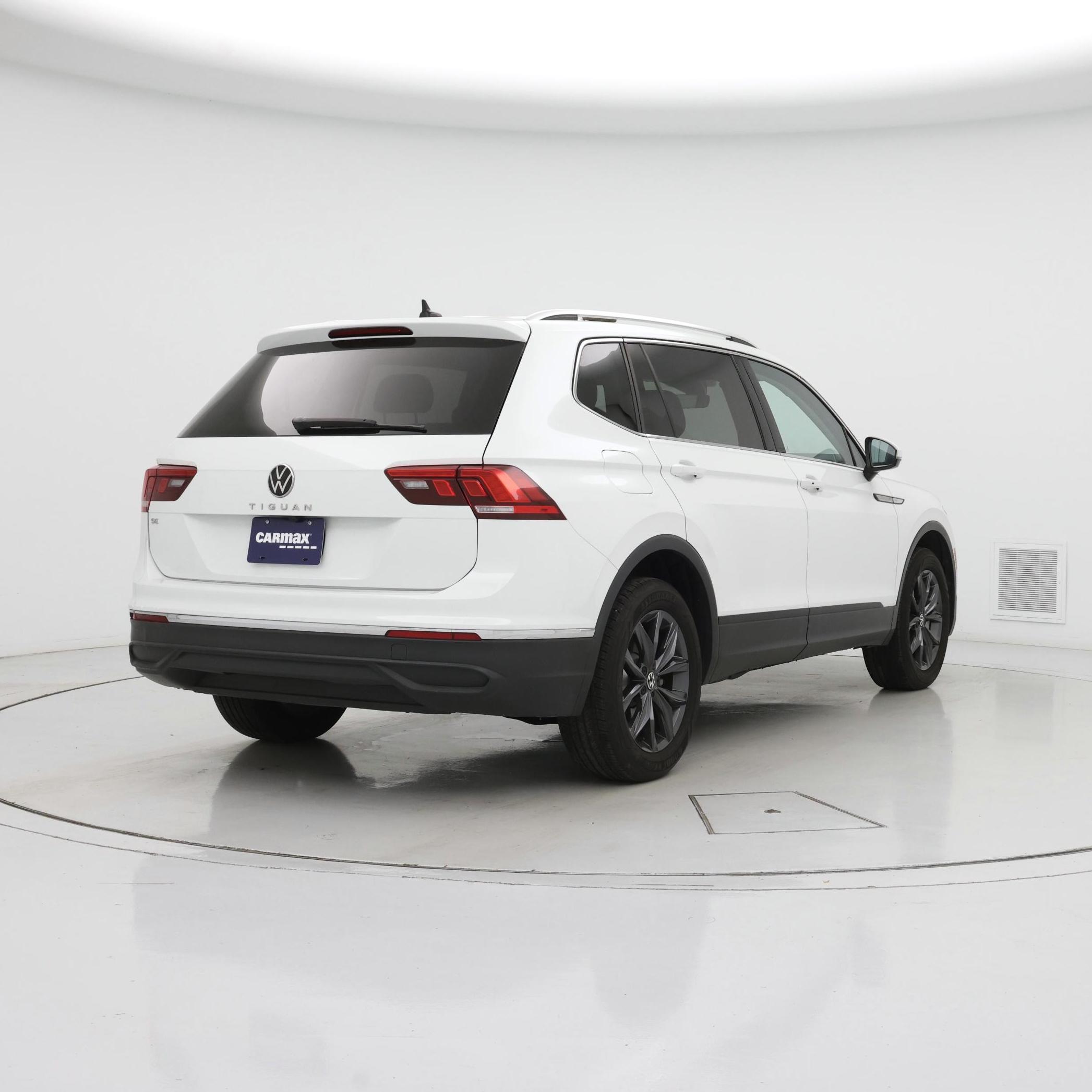 Thumbnail: 2022 Volkswagen Tiguan - 8