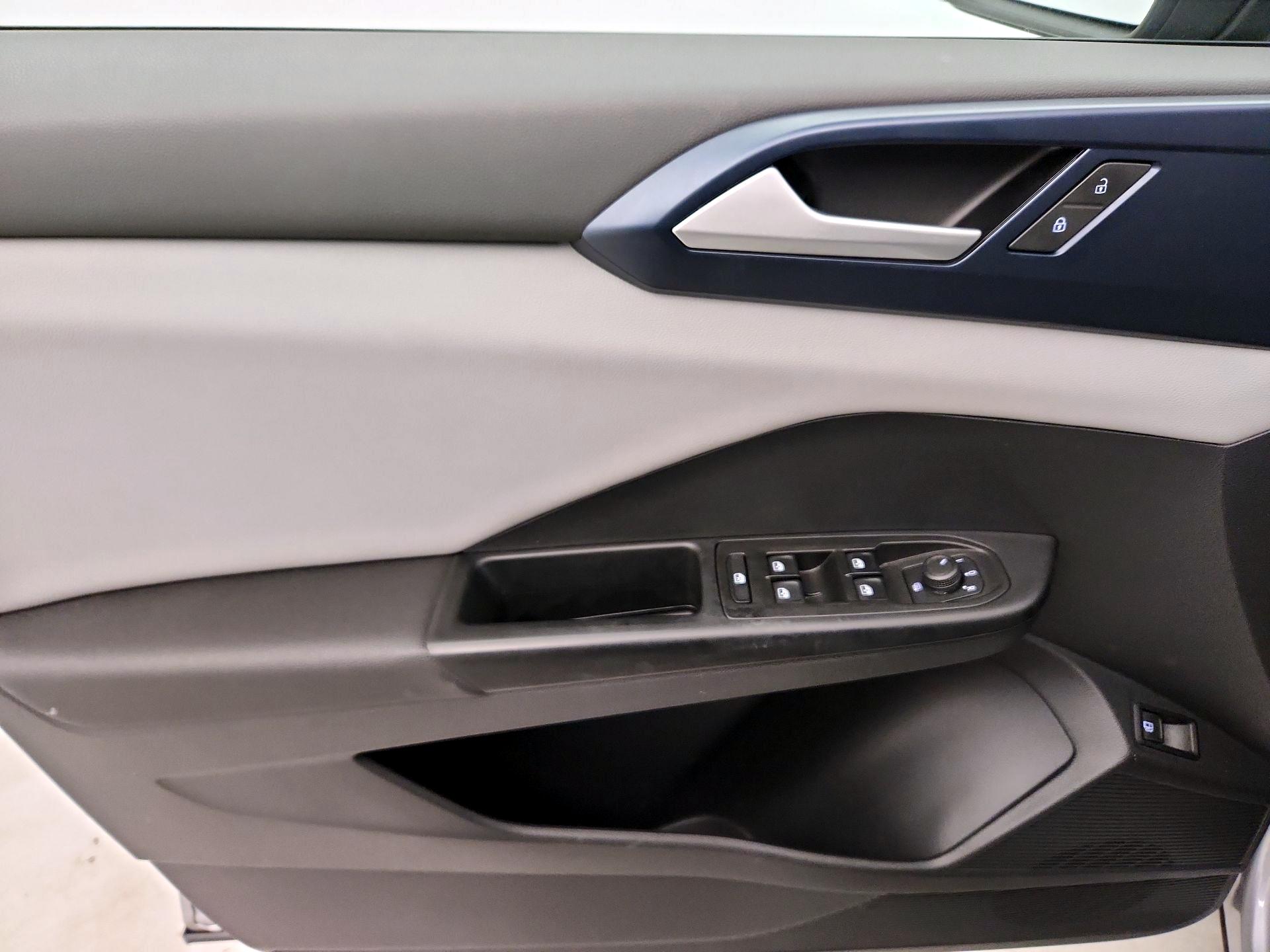 Thumbnail: 2022 Volkswagen Taos - 12