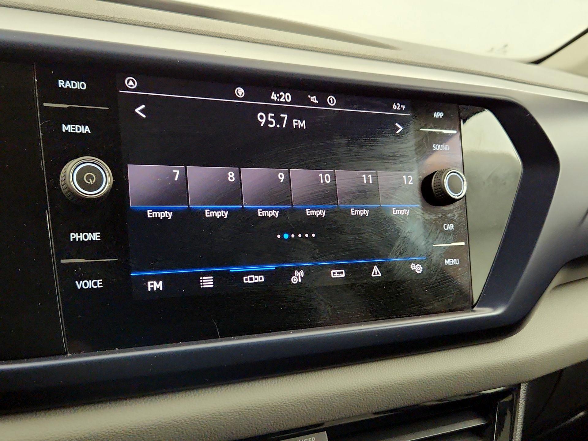 Thumbnail: 2022 Volkswagen Taos - 15