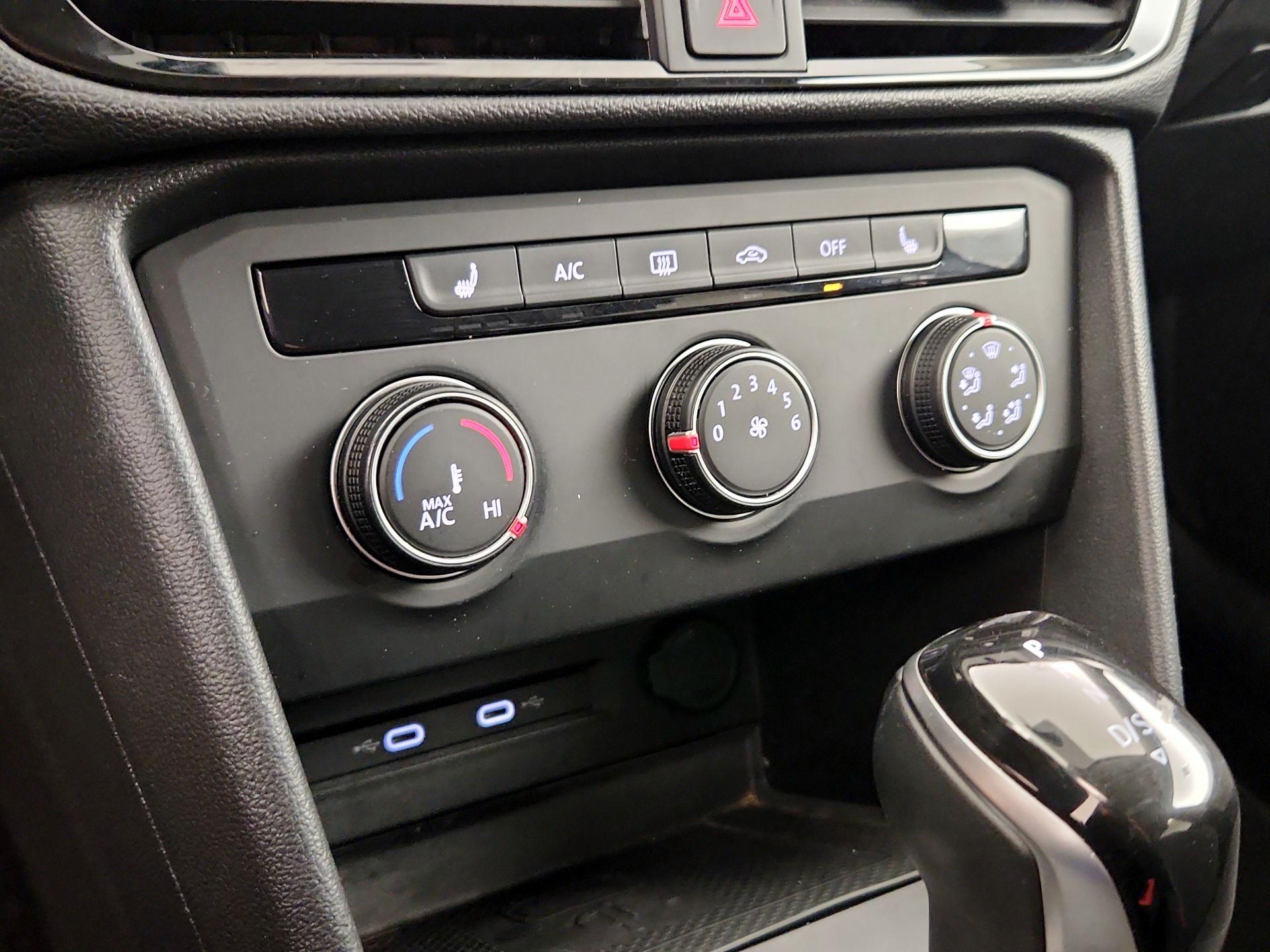 Thumbnail: 2022 Volkswagen Taos - 16