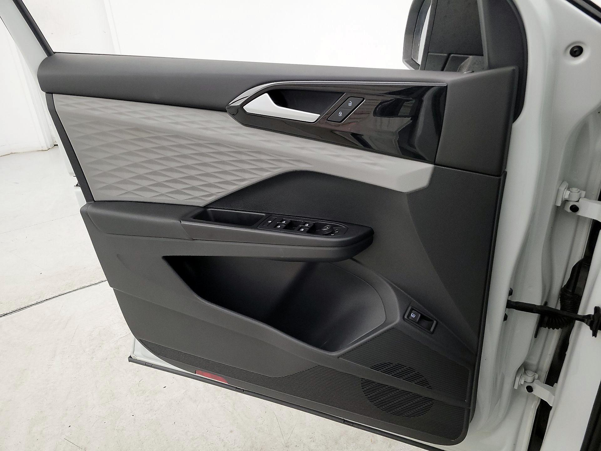 Thumbnail: 2022 Volkswagen Taos - 12