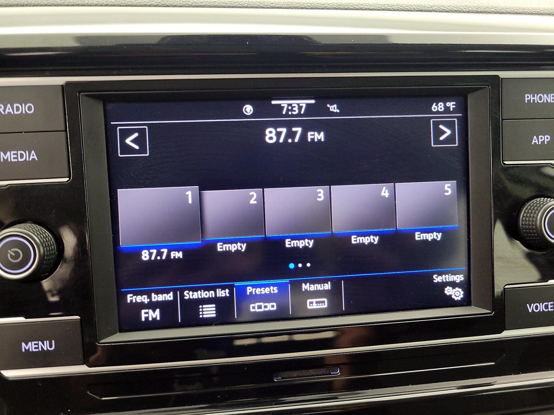 Thumbnail: 2022 Volkswagen Taos - 15