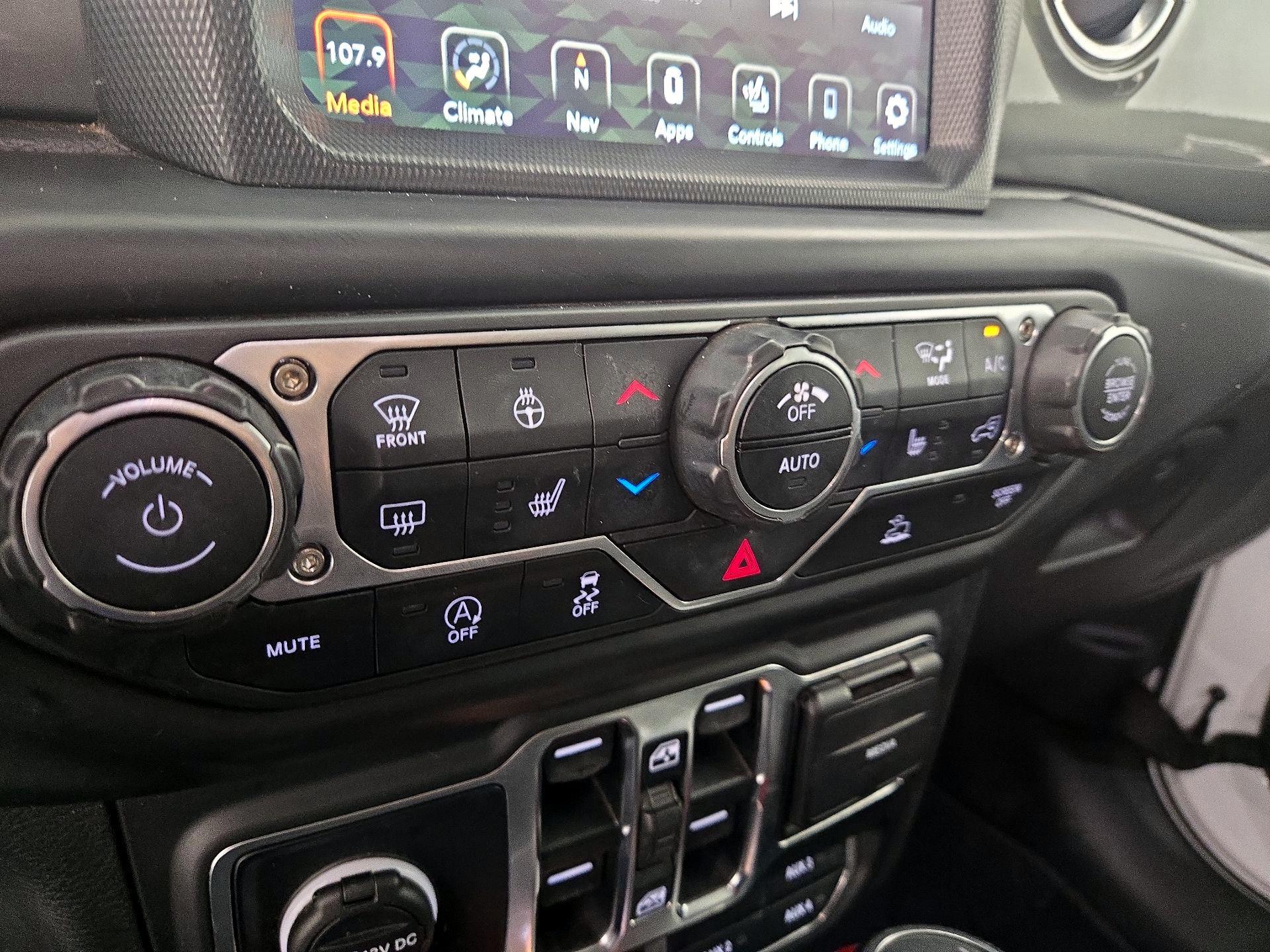 Thumbnail: 2022 Jeep Wrangler - 17