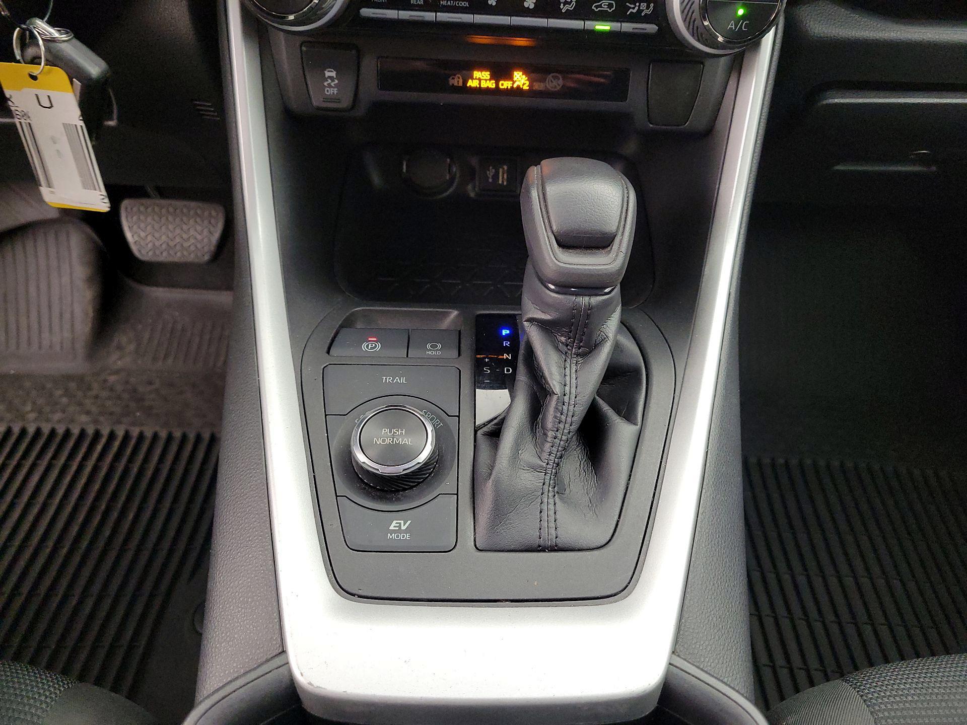 Thumbnail: 2023 Toyota RAV4 - 17