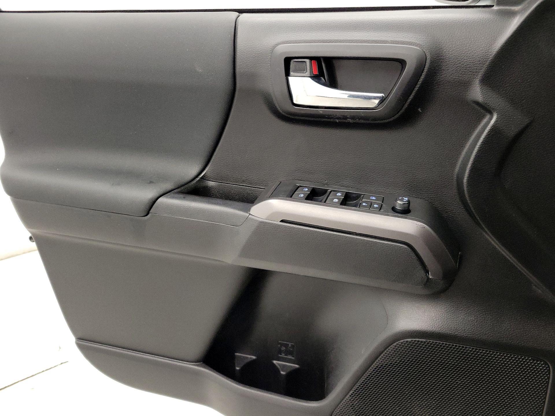 Thumbnail: 2022 Toyota Tacoma - 12