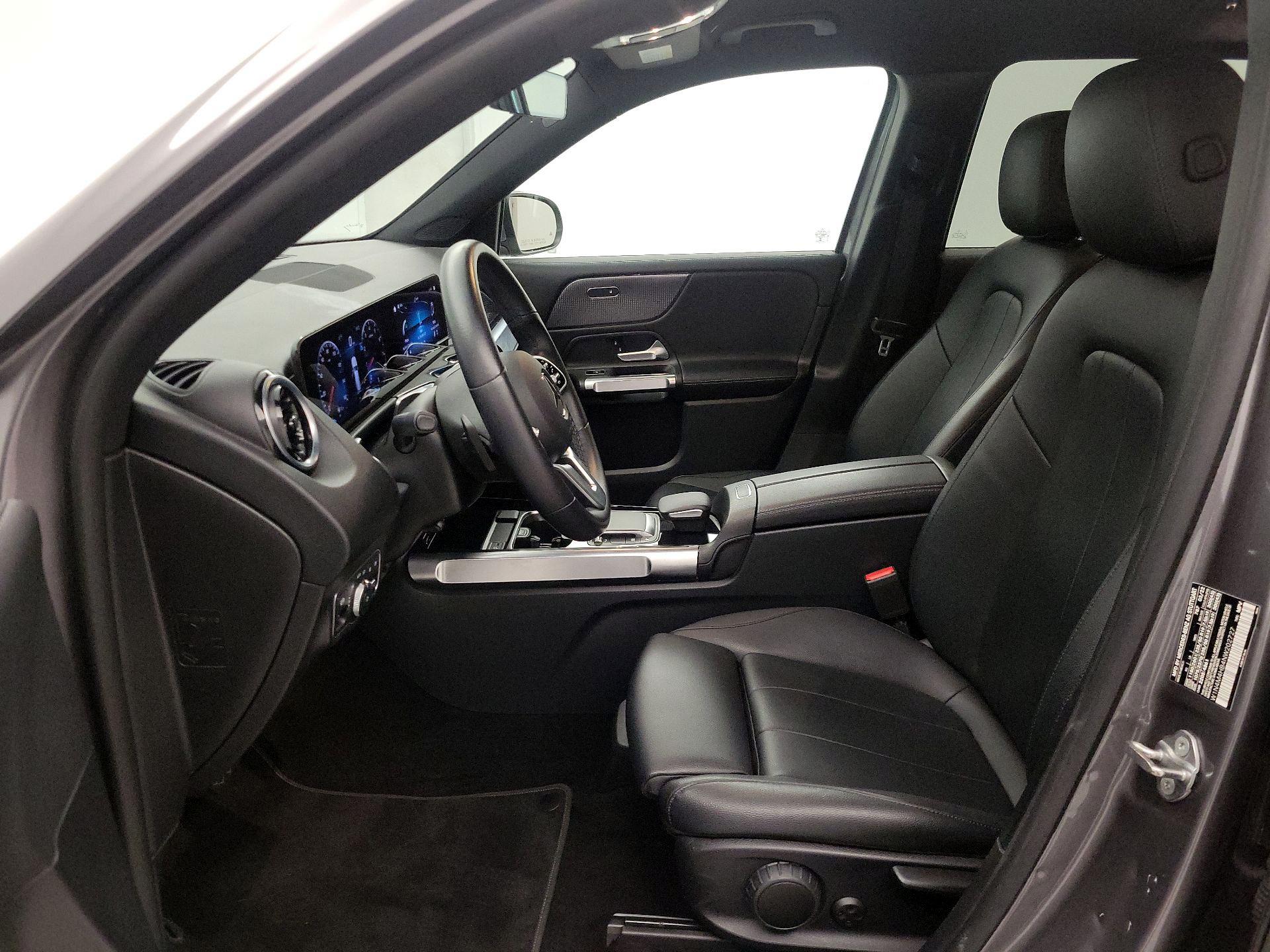 Thumbnail: 2022 Mercedes-Benz GLB - 11