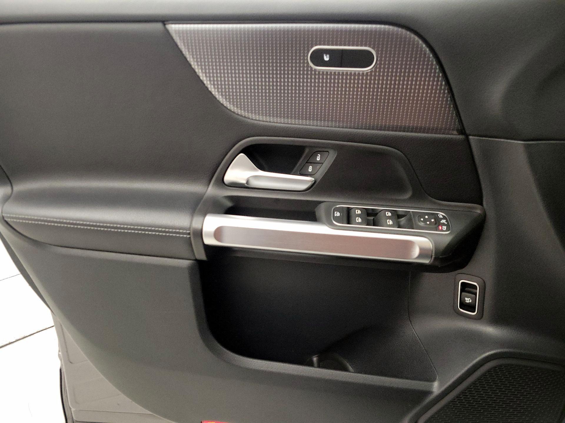 Thumbnail: 2022 Mercedes-Benz GLB - 12