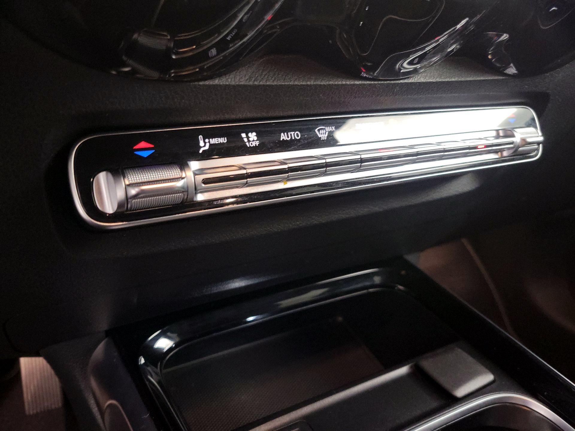 Thumbnail: 2022 Mercedes-Benz GLB - 16