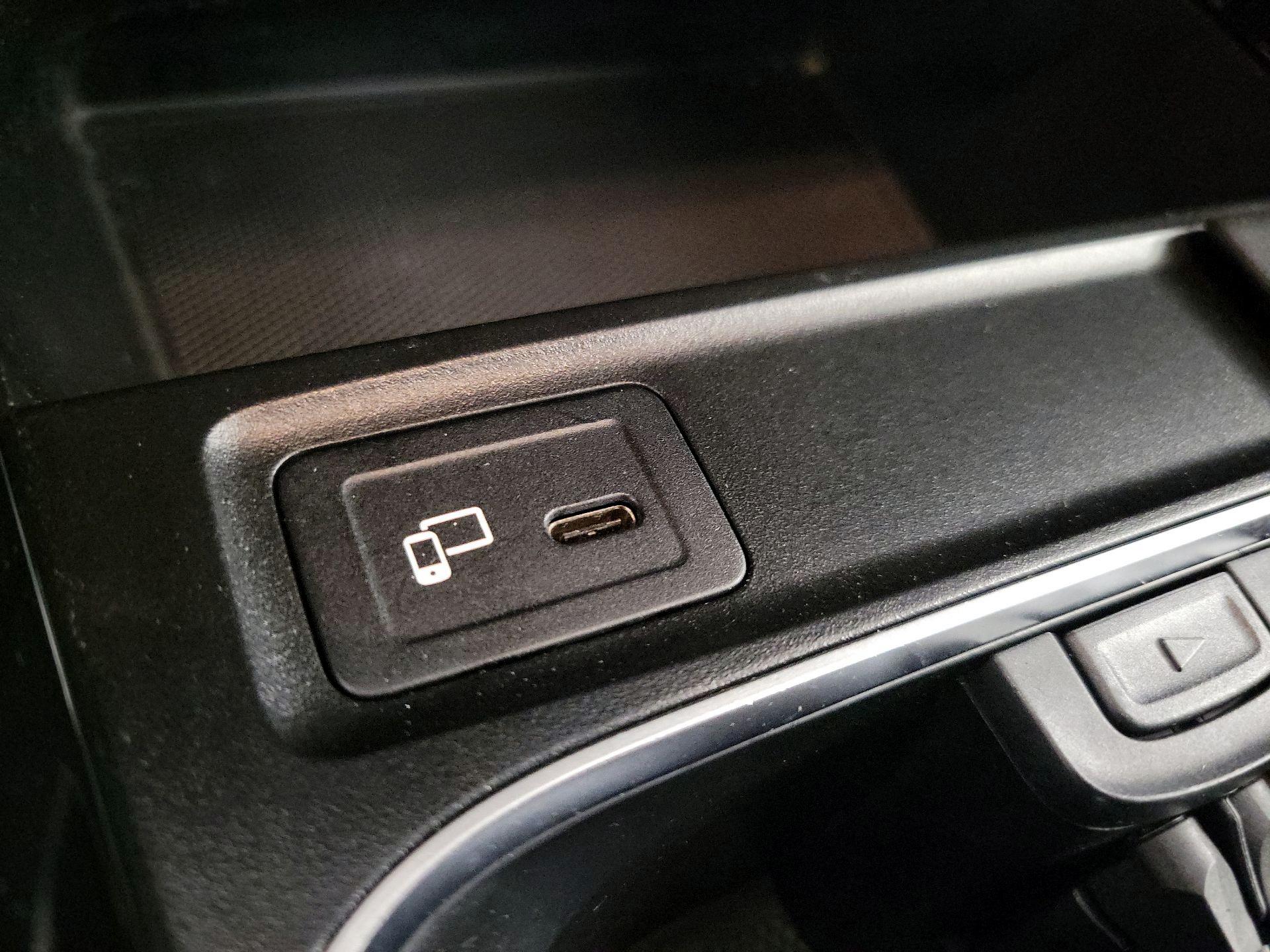 Thumbnail: 2022 Mercedes-Benz GLB - 18