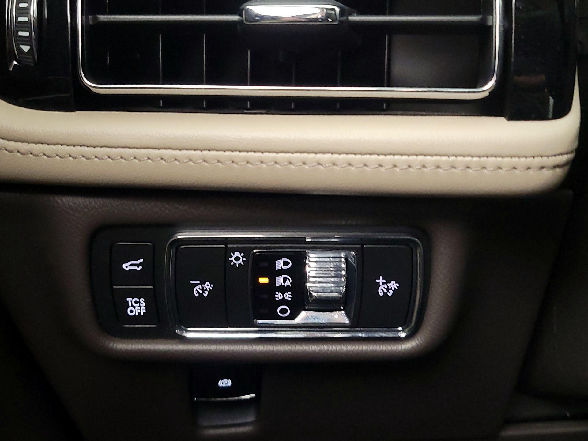 Thumbnail: 2022 Lincoln Nautilus - 13