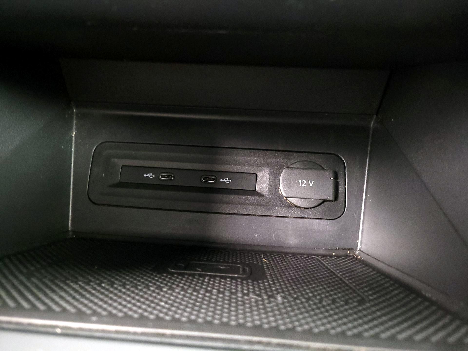 Thumbnail: 2021 Volkswagen Atlas - 18