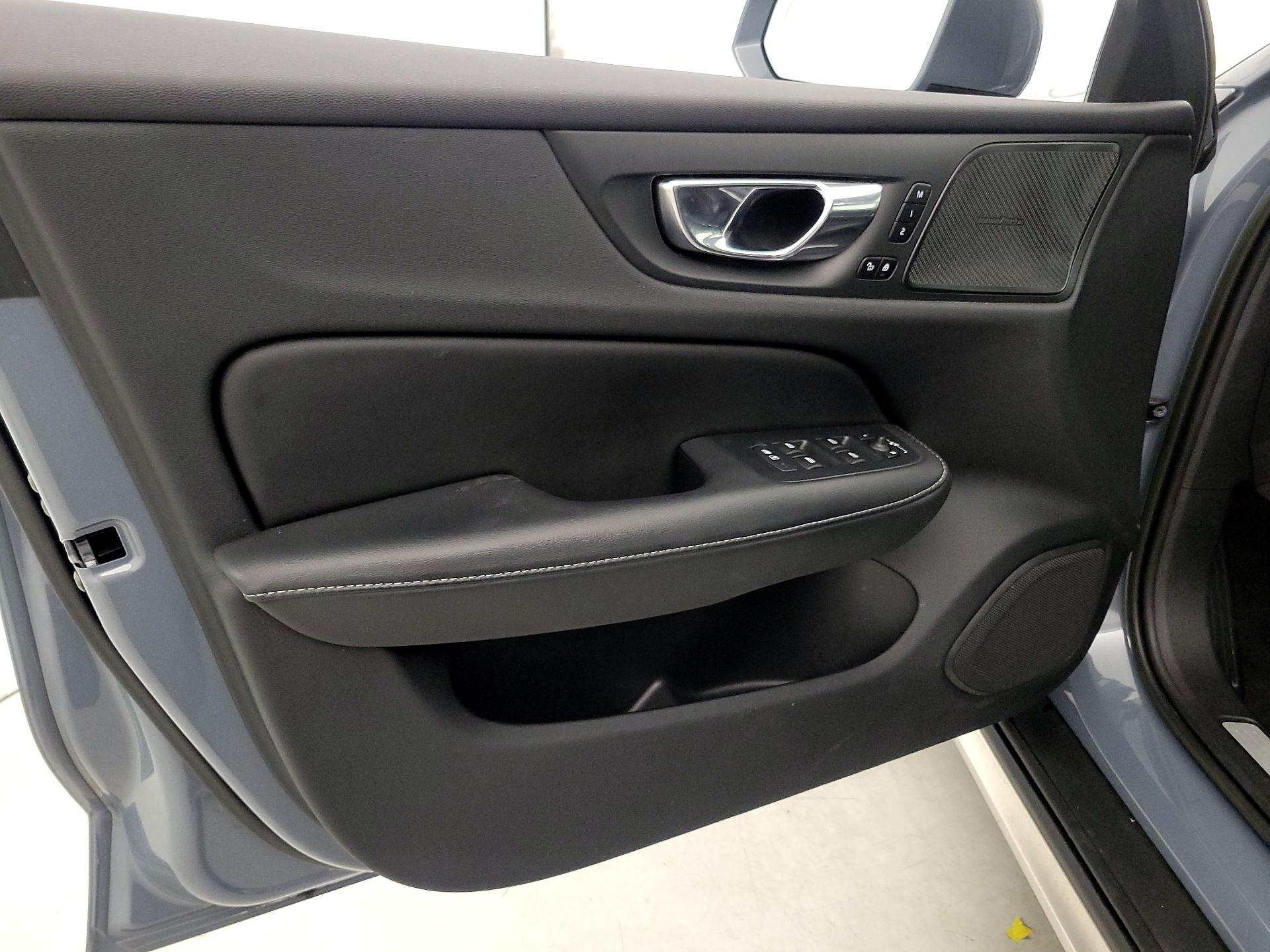 Thumbnail: 2023 Volvo S60 - 12