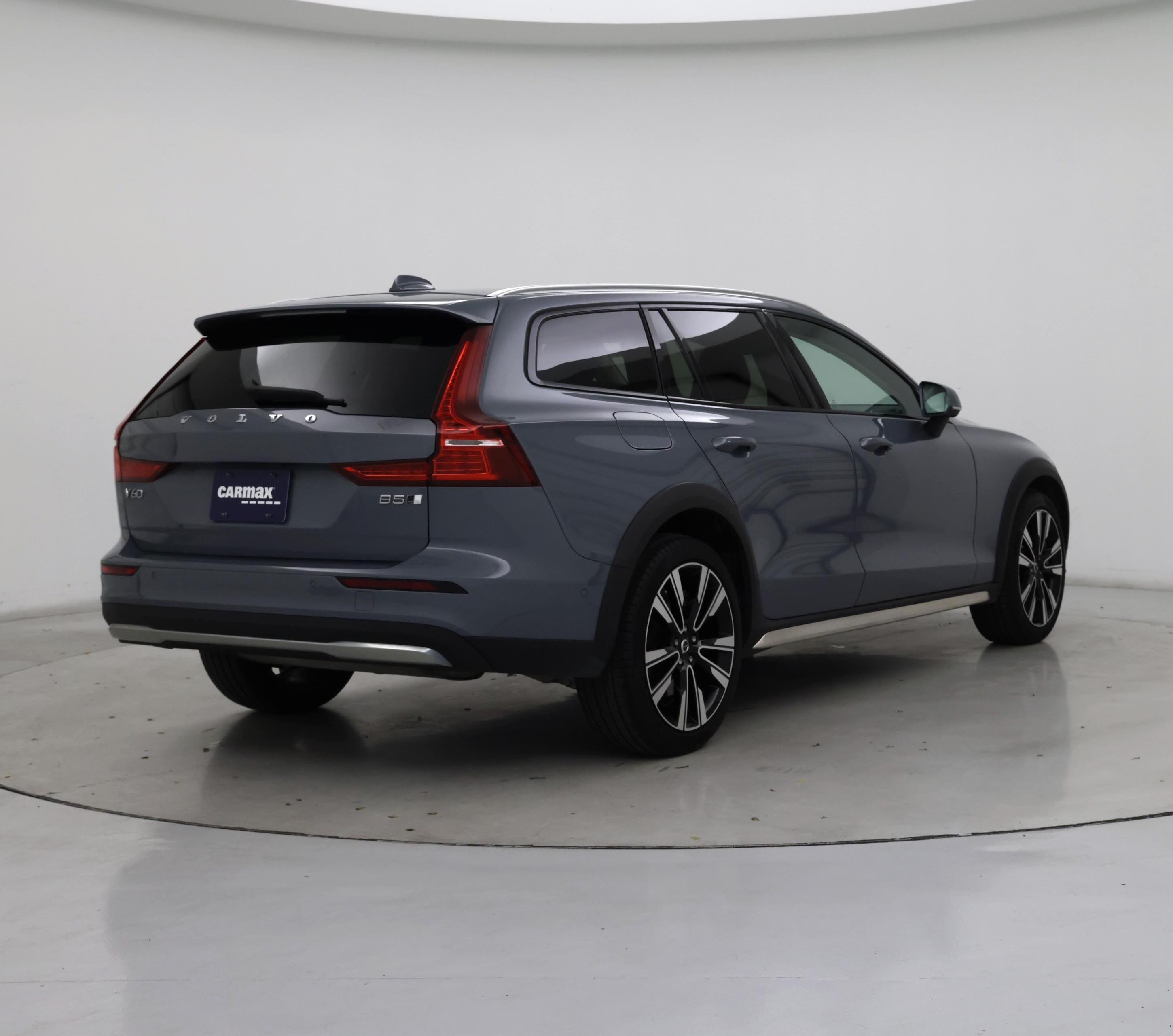 Thumbnail: 2023 Volvo S60 - 8