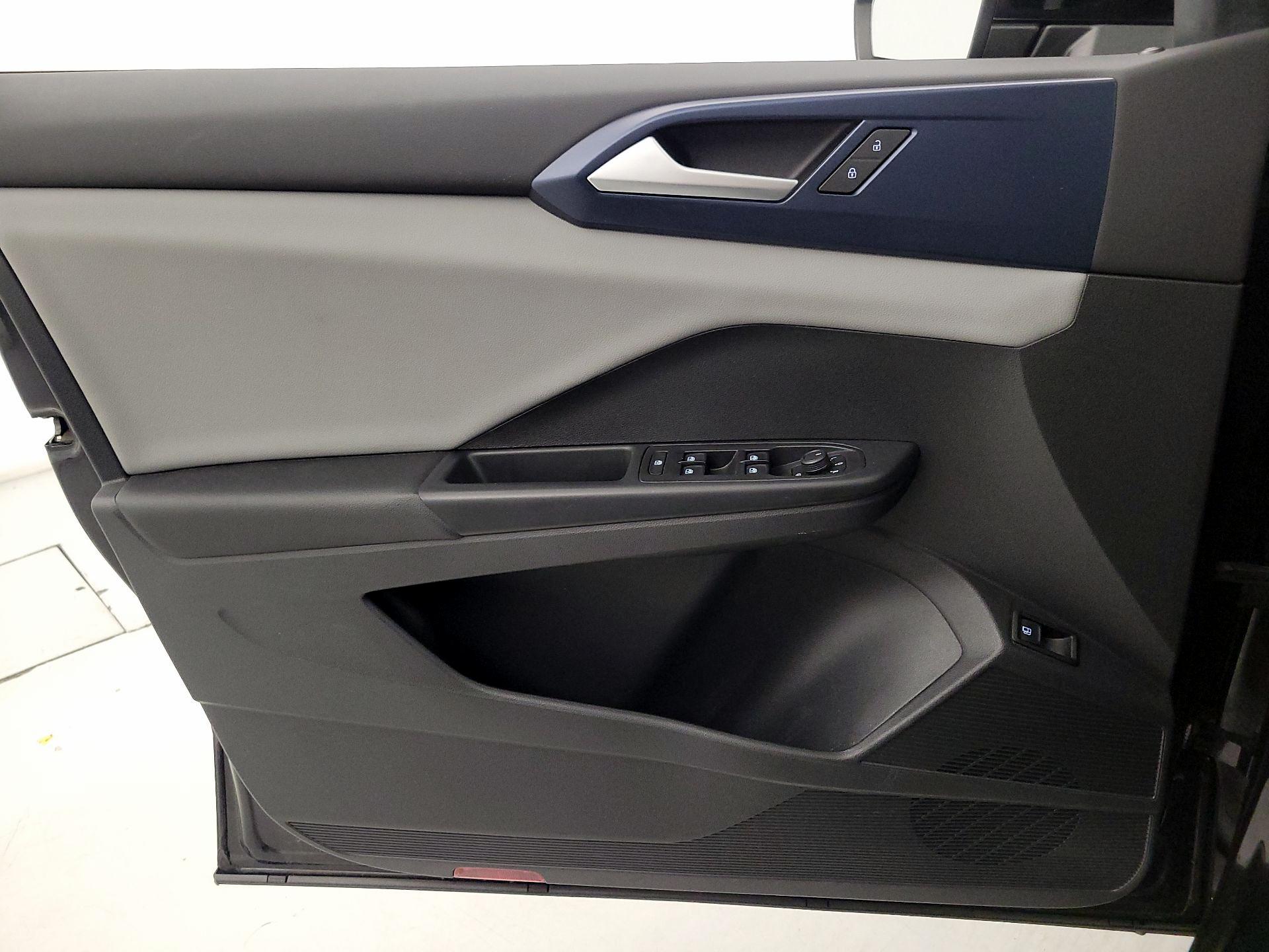 Thumbnail: 2022 Volkswagen Taos - 12