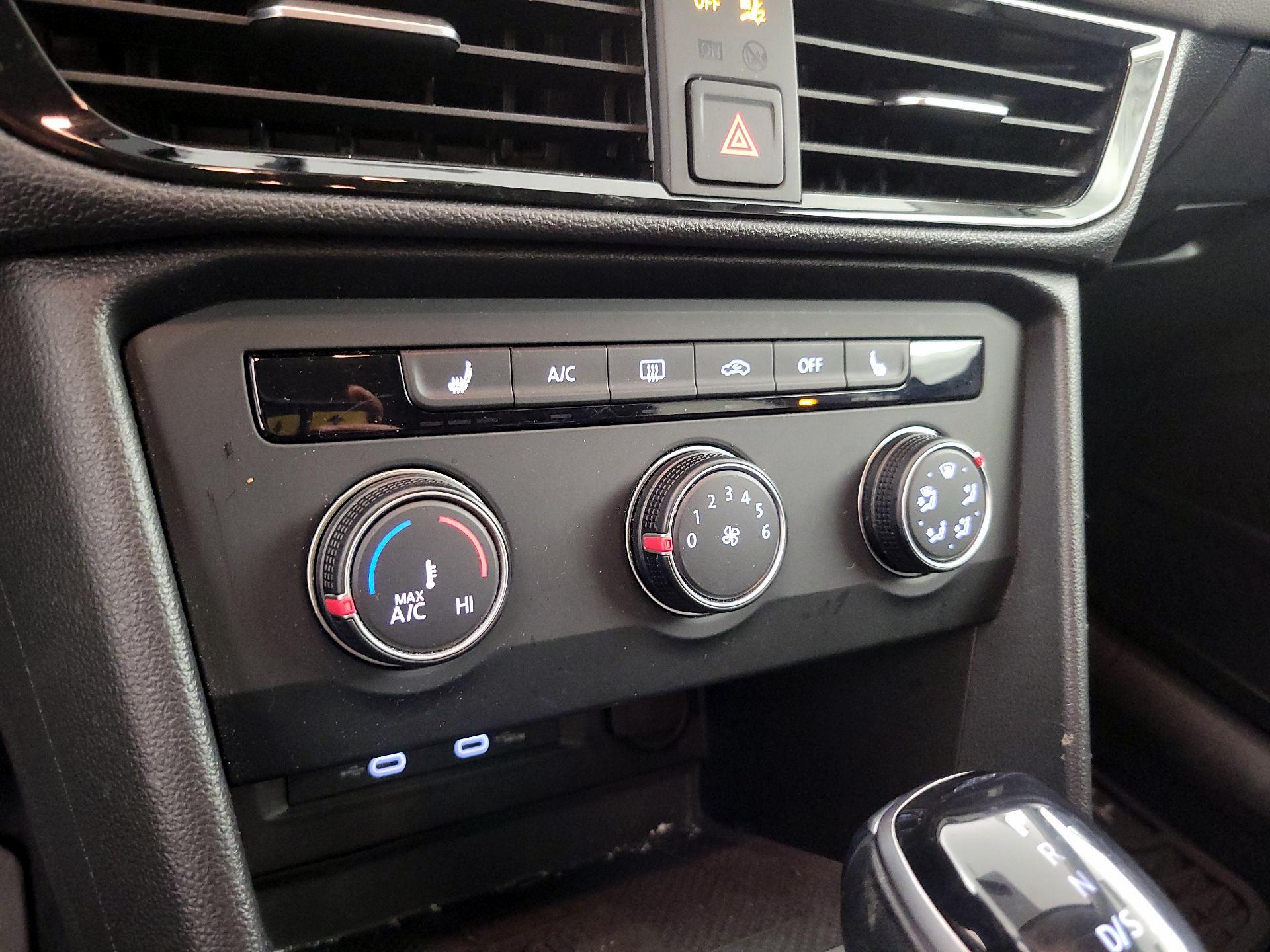 Thumbnail: 2022 Volkswagen Taos - 16