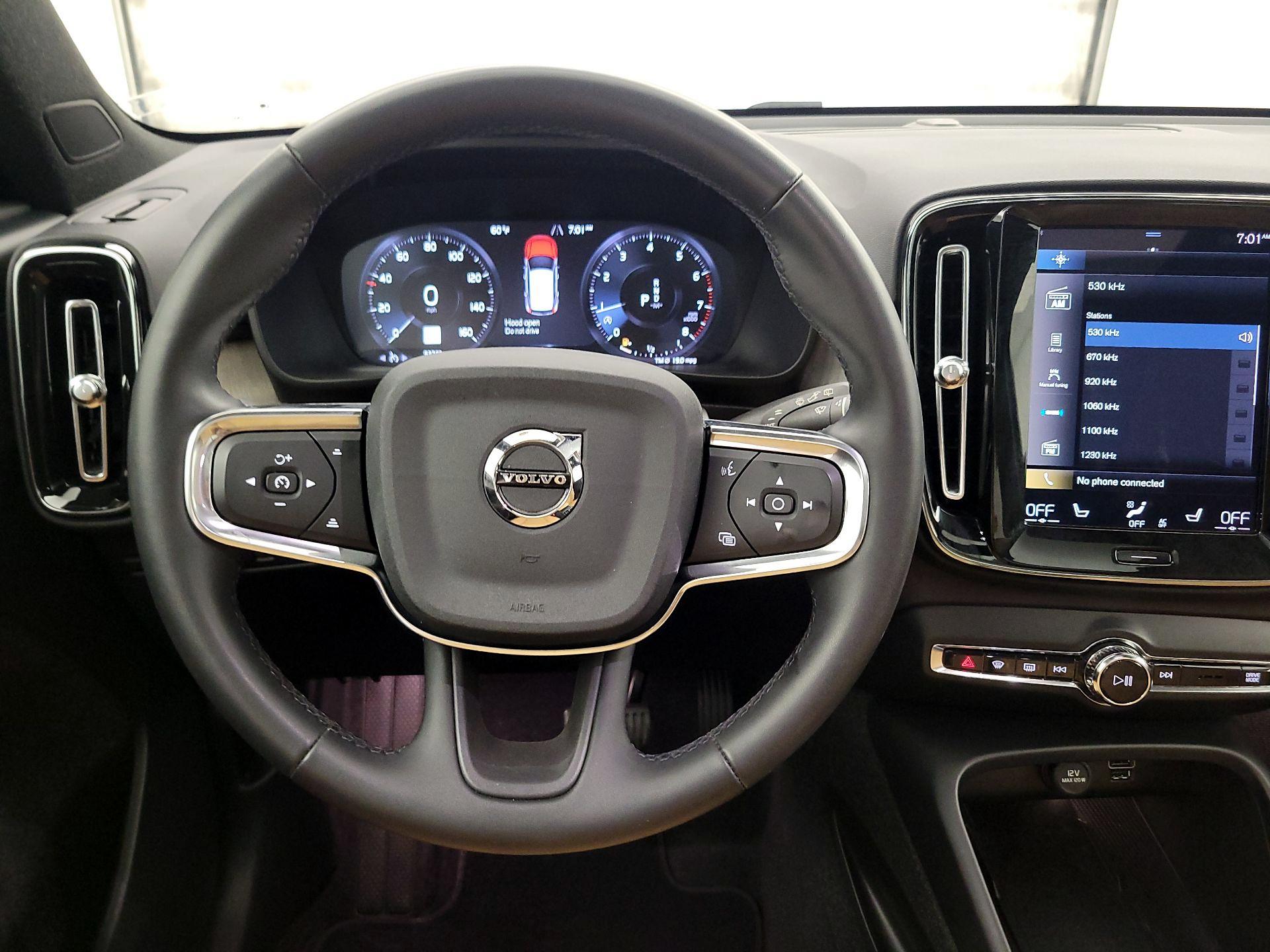 Thumbnail: 2022 Volvo XC40 - 10