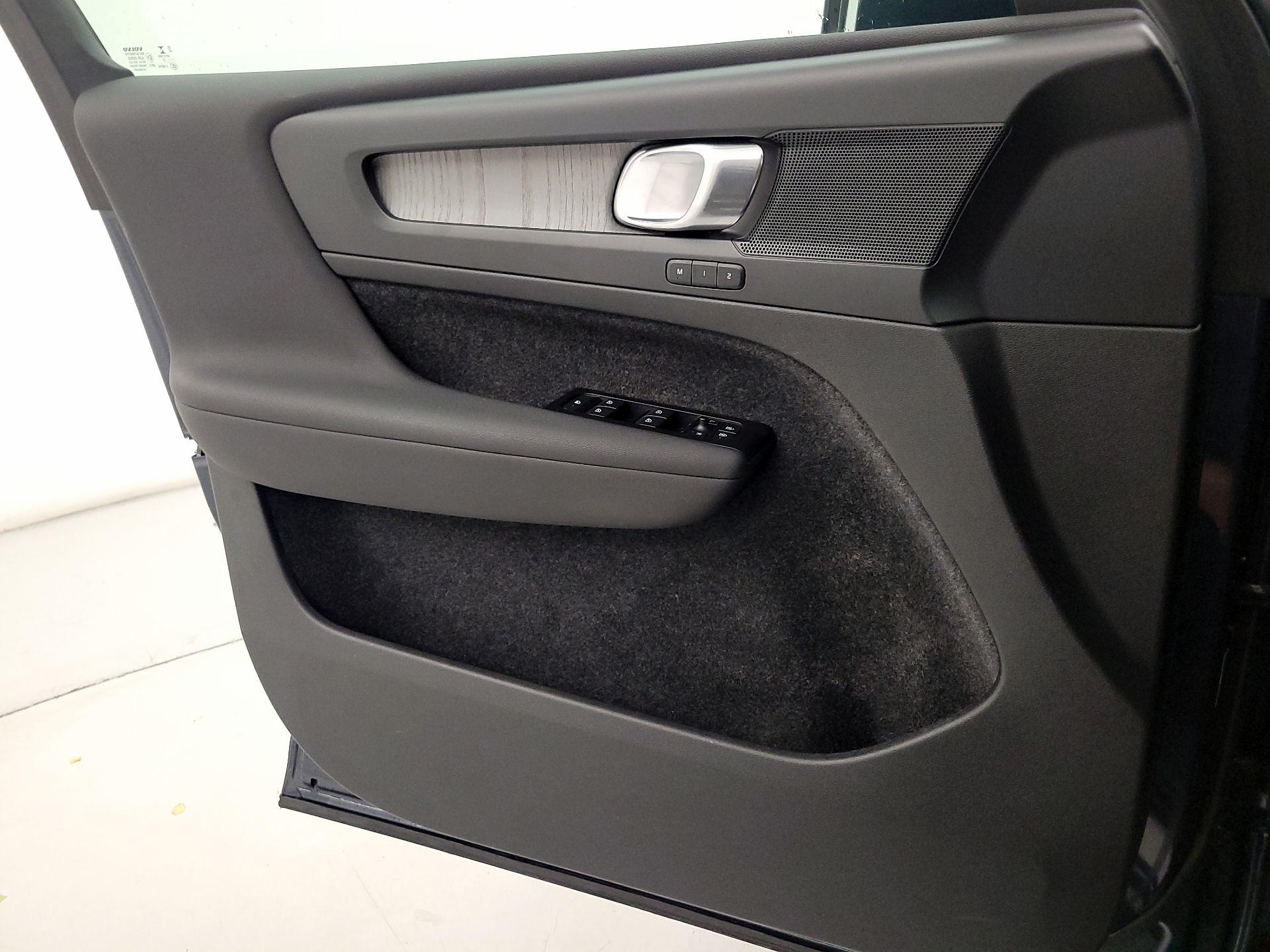 Thumbnail: 2022 Volvo XC40 - 12