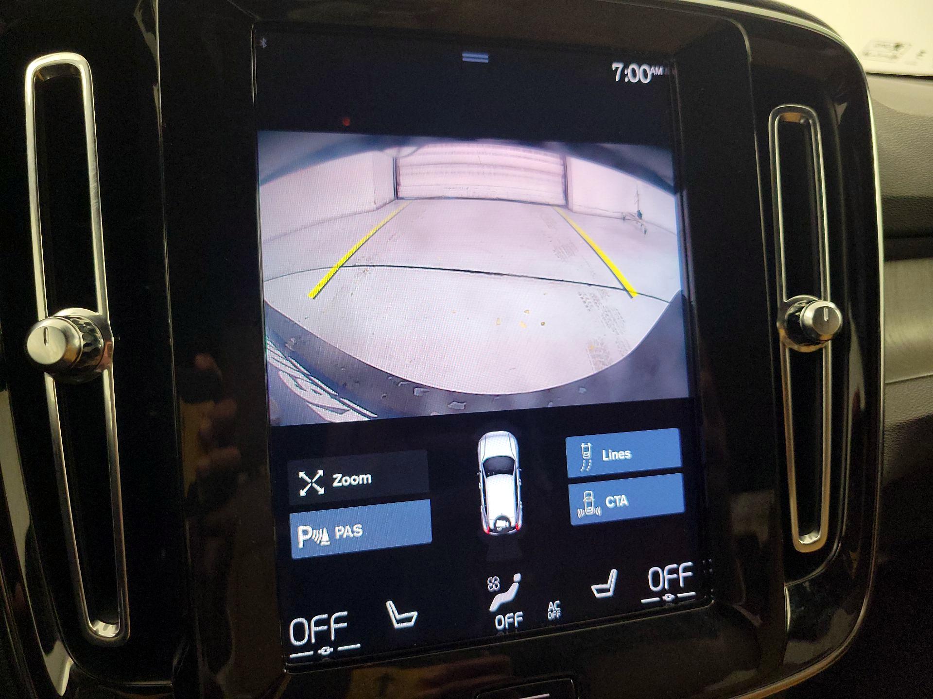 Thumbnail: 2022 Volvo XC40 - 14