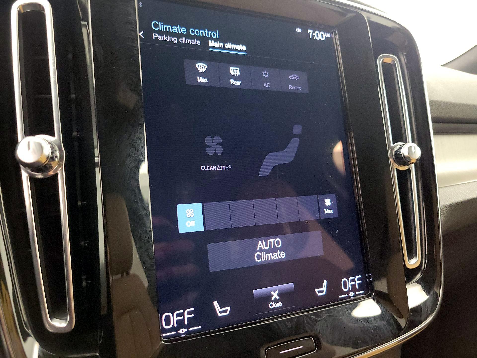 Thumbnail: 2022 Volvo XC40 - 16