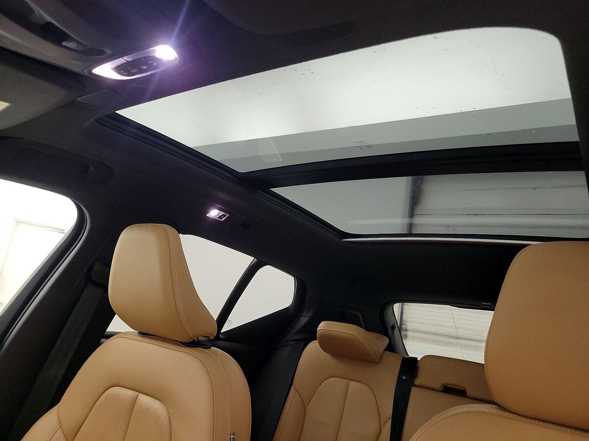 Thumbnail: 2022 Volvo XC40 - 19