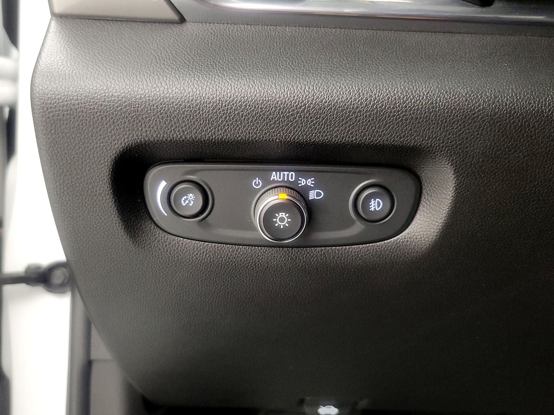 Thumbnail: 2020 Chevrolet Traverse - 13