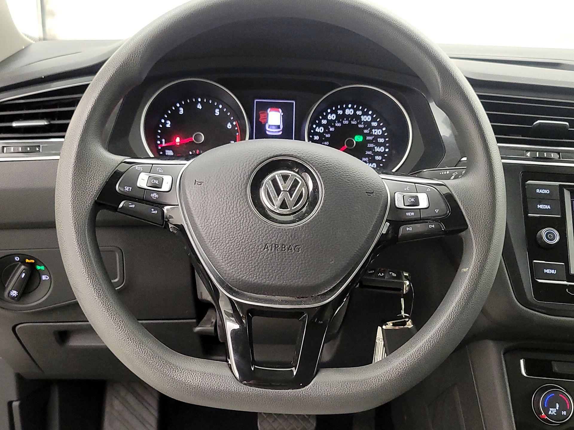 Thumbnail: 2021 Volkswagen Tiguan - 10