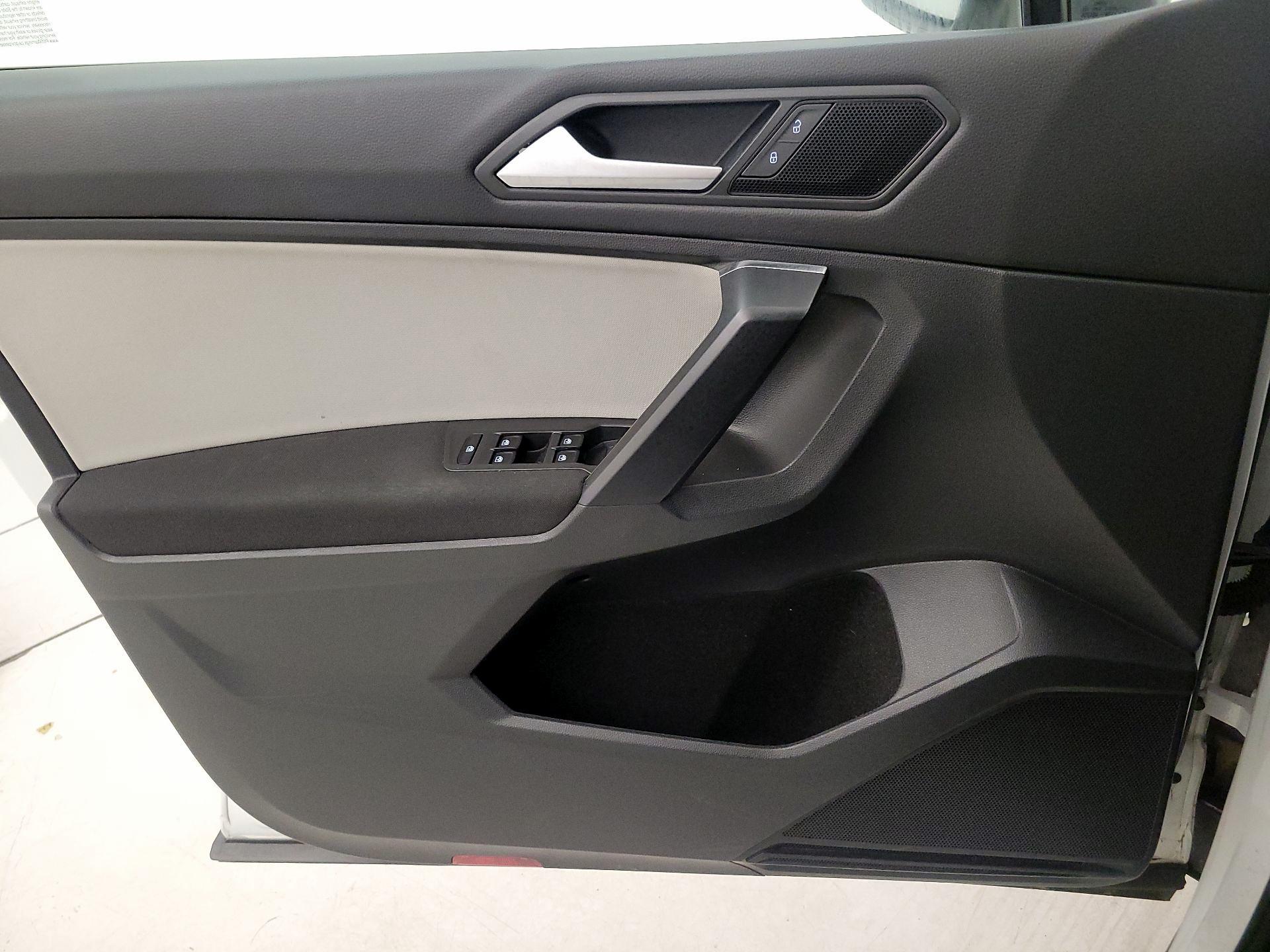 Thumbnail: 2021 Volkswagen Tiguan - 12