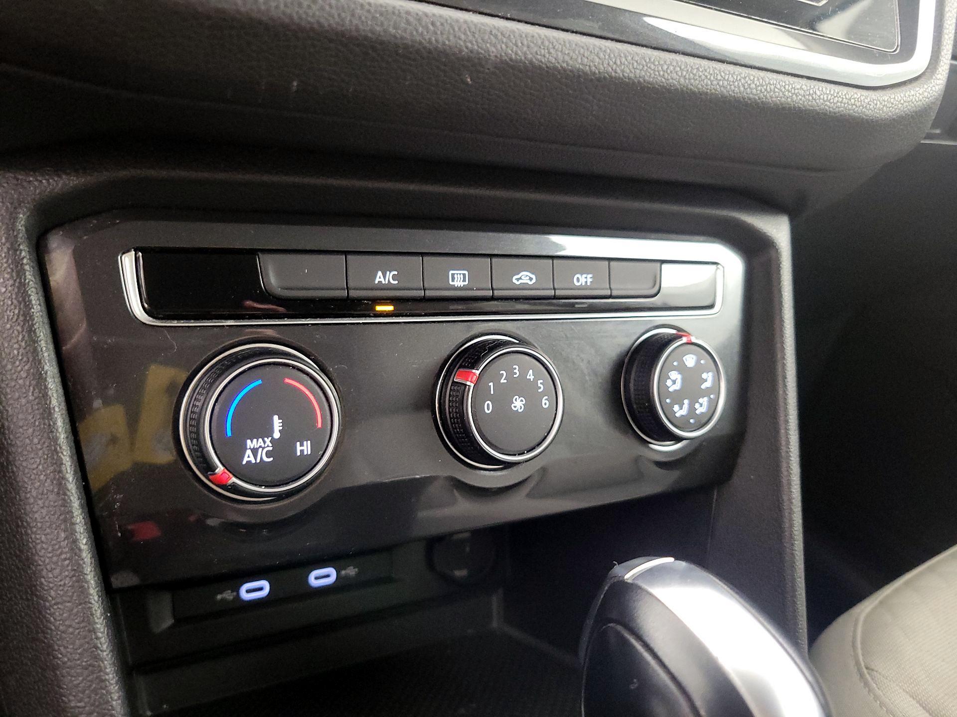 Thumbnail: 2021 Volkswagen Tiguan - 16