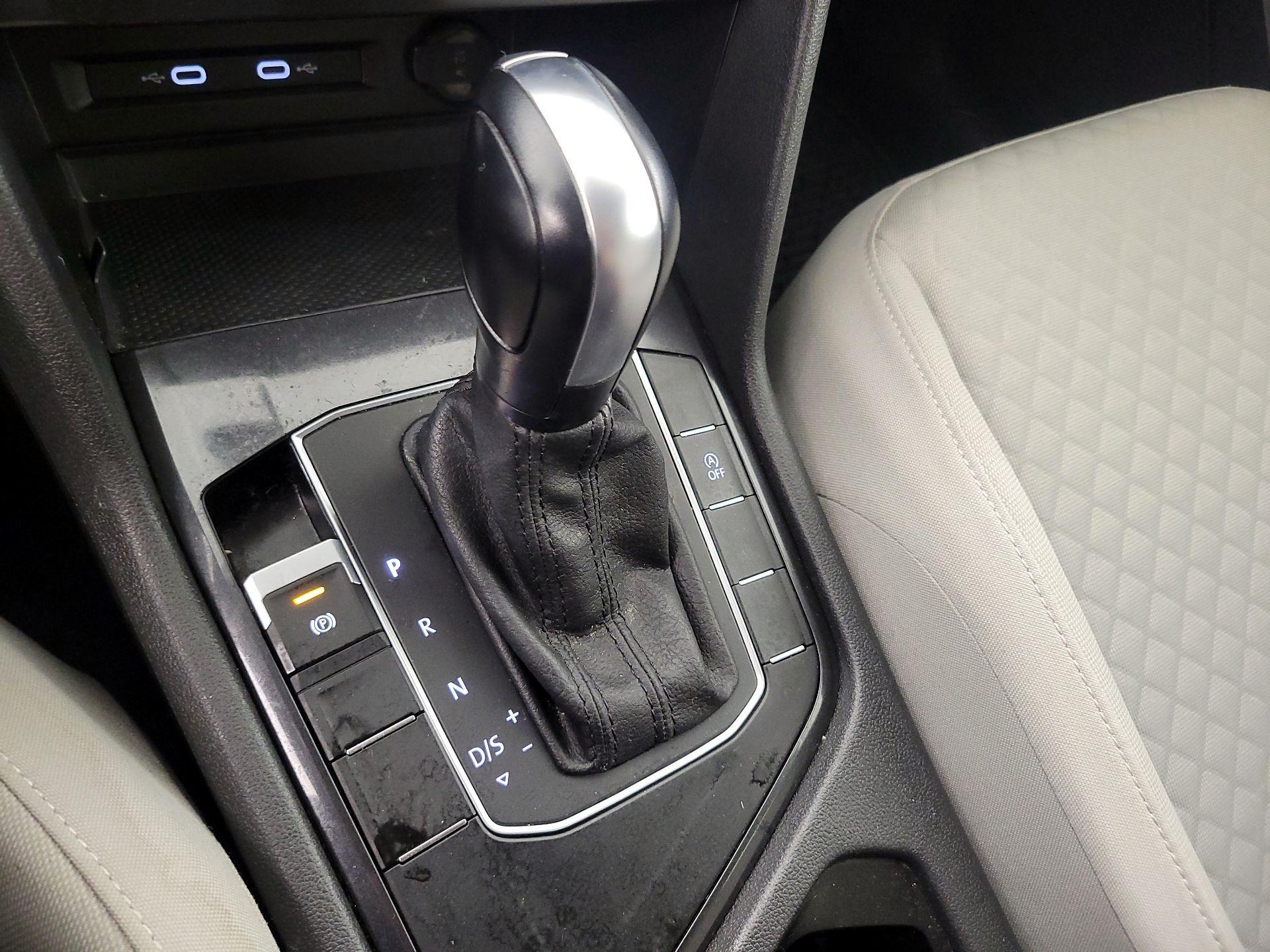 Thumbnail: 2021 Volkswagen Tiguan - 17