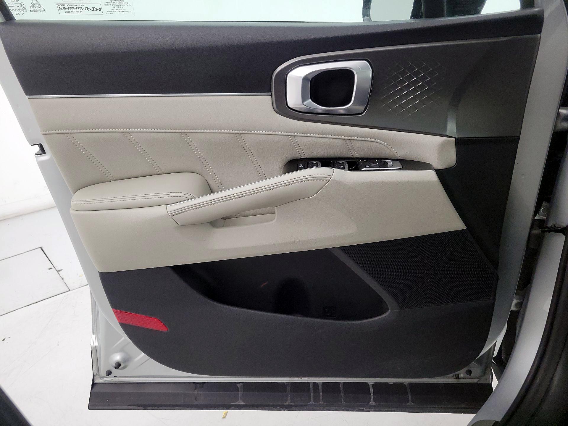 Thumbnail: 2022 Kia Sorento - 12