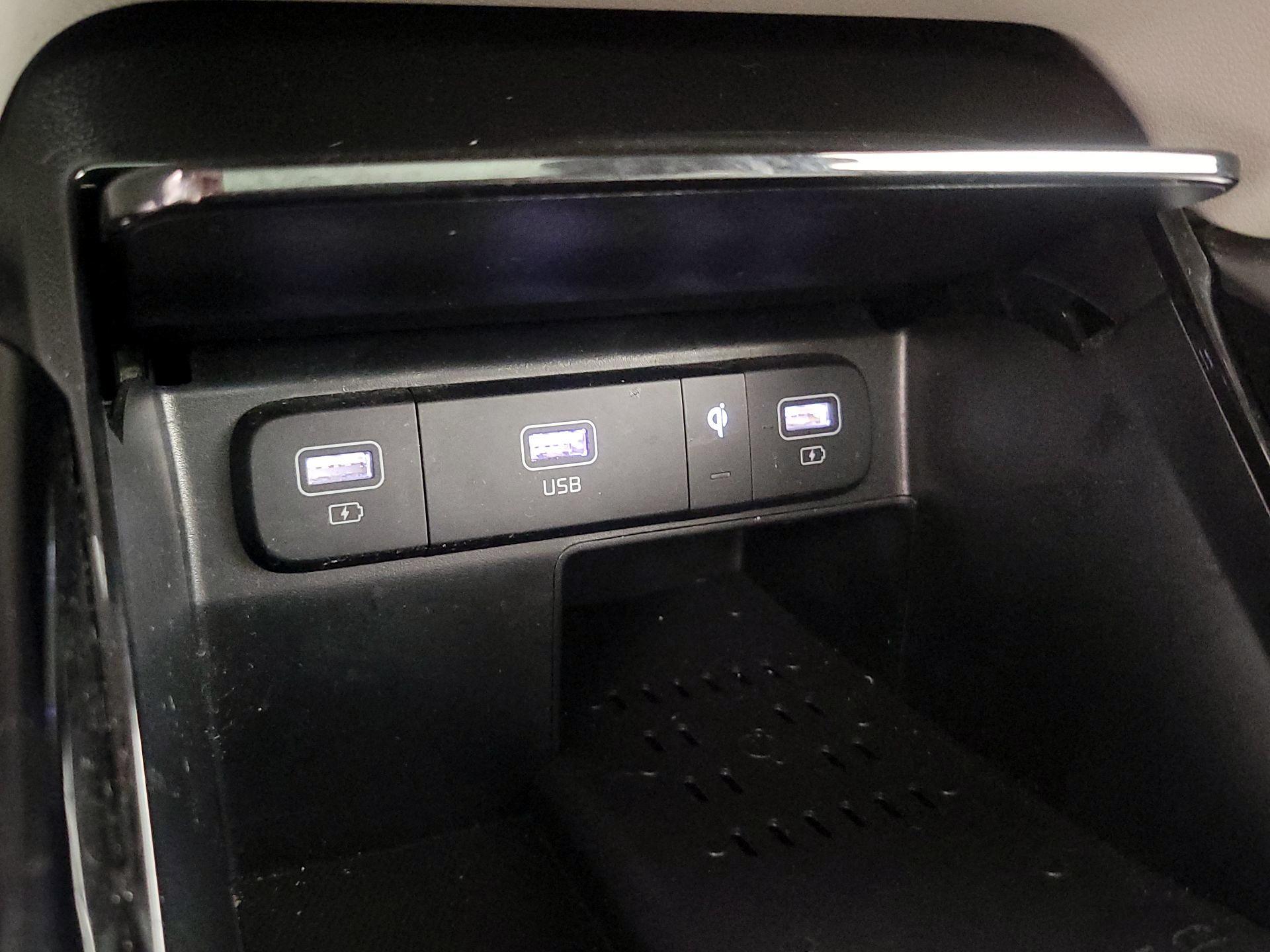 Thumbnail: 2022 Kia Sorento - 19