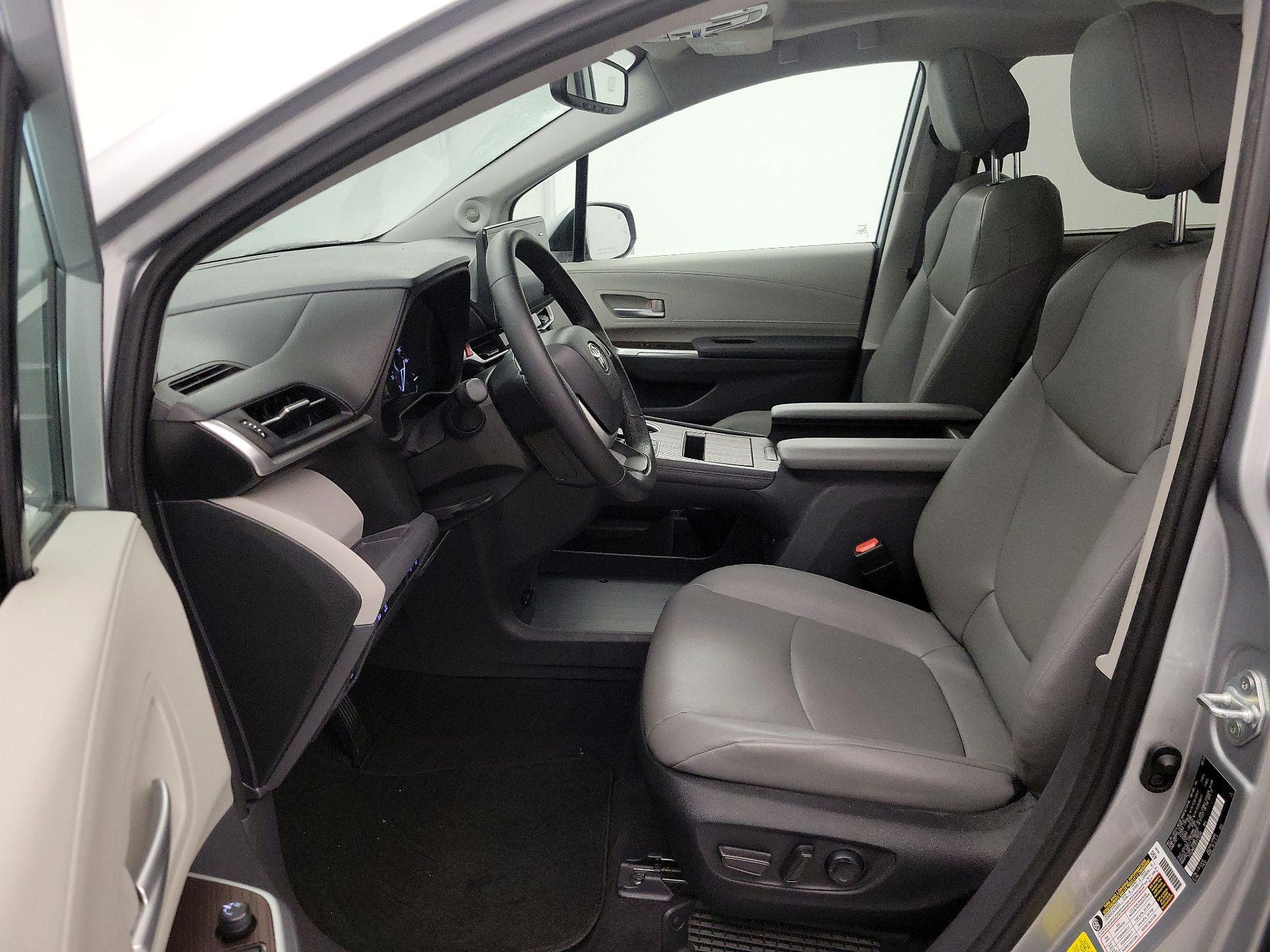 Thumbnail: 2023 Toyota Sienna - 11