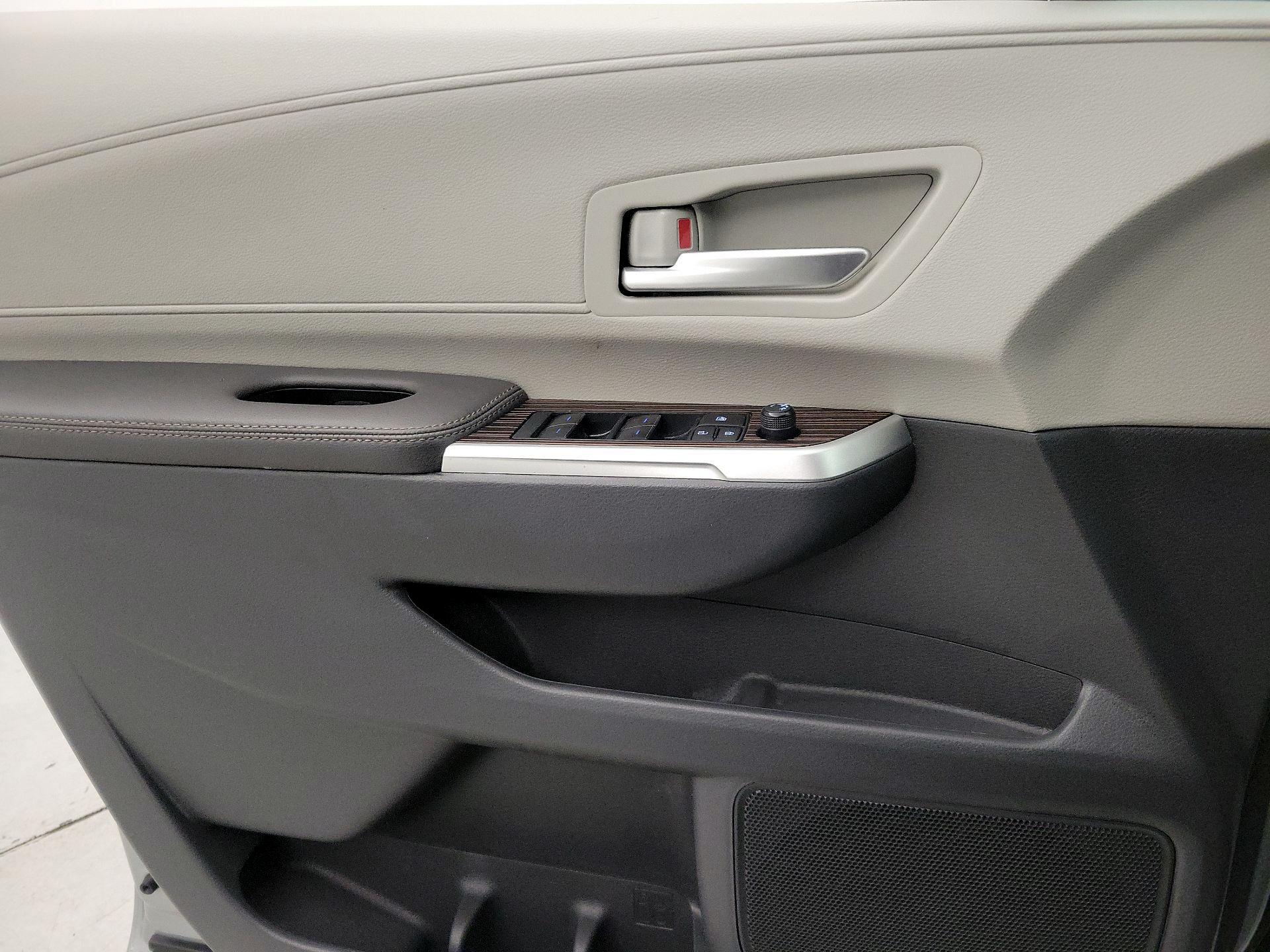 Thumbnail: 2023 Toyota Sienna - 12