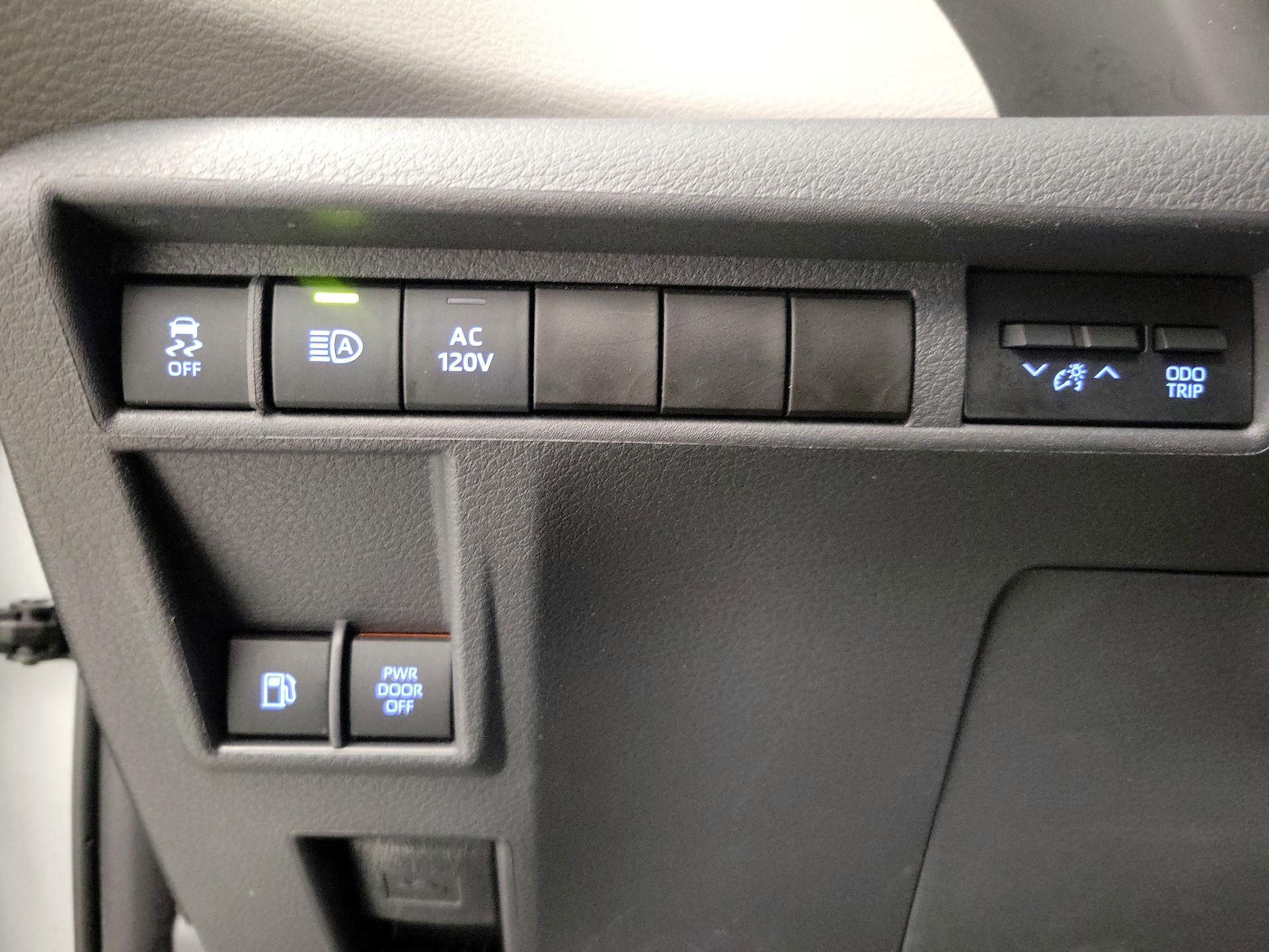 Thumbnail: 2023 Toyota Sienna - 13