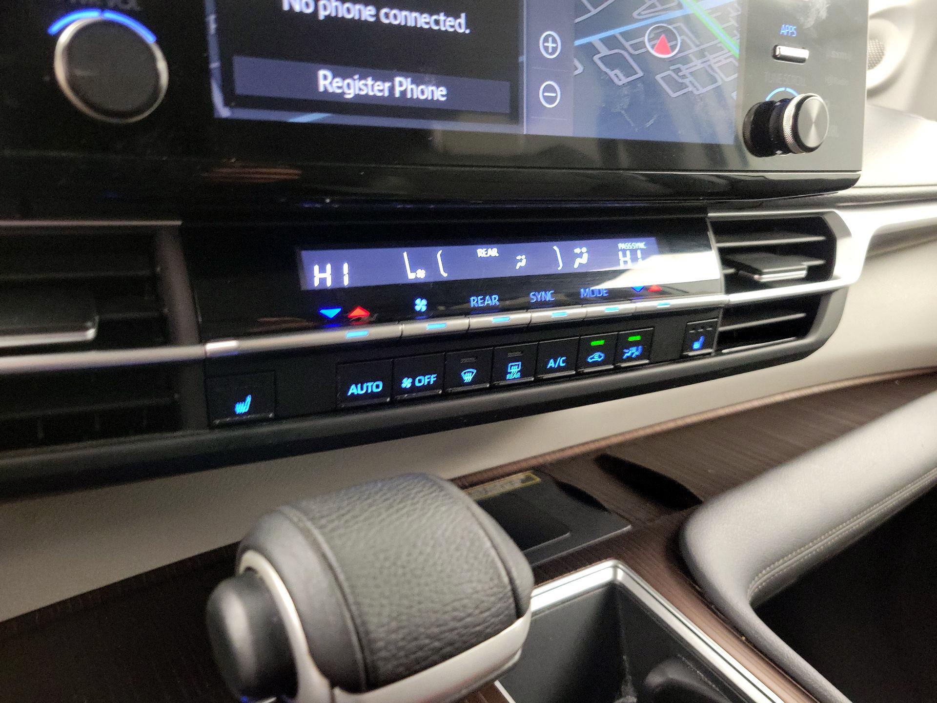 Thumbnail: 2023 Toyota Sienna - 17